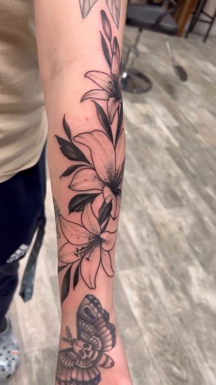 Tattoo by @lewylew_tattoo — fine_line, black_and_grey