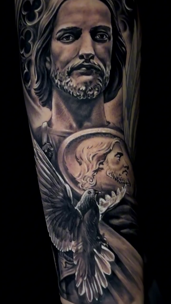 Jesus and dove realism tattoo by Duniel Garcia