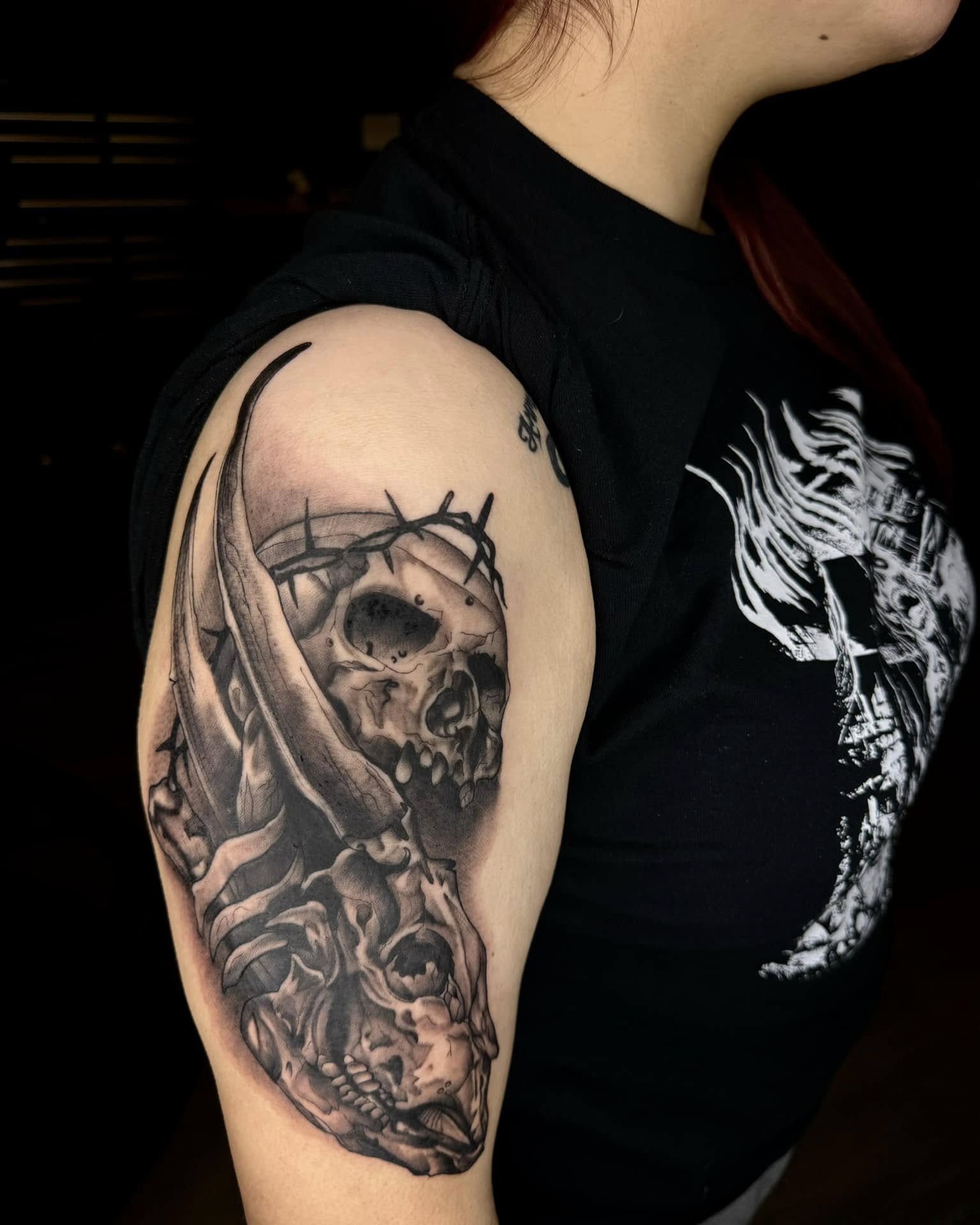 Skull with crown of thorns realism tattoo on the shoulder by Chris_Tatt2_D’Ascenzo