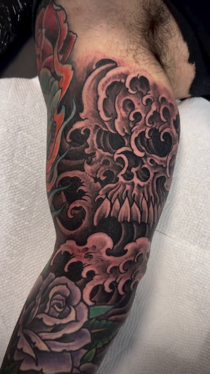Skull and roses japanese irezumi tattoo by 𝙉𝙄𝘾𝙆 𝘾𝘼𝙍𝙐𝙎𝙊, New York, New York