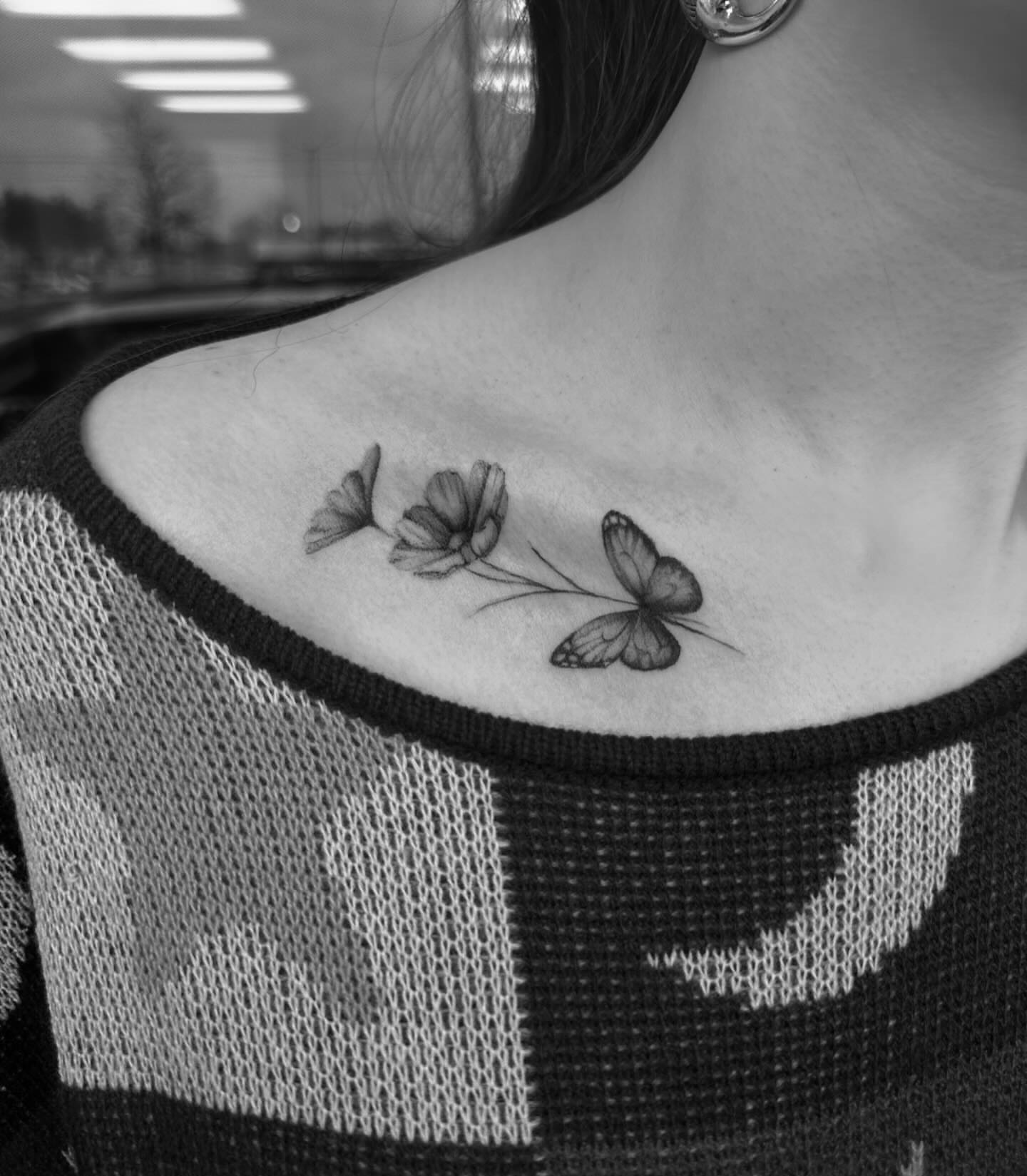 Flowers and butterfly realism tattoo on the shoulder by chloe🗡️🖤🦇🩸