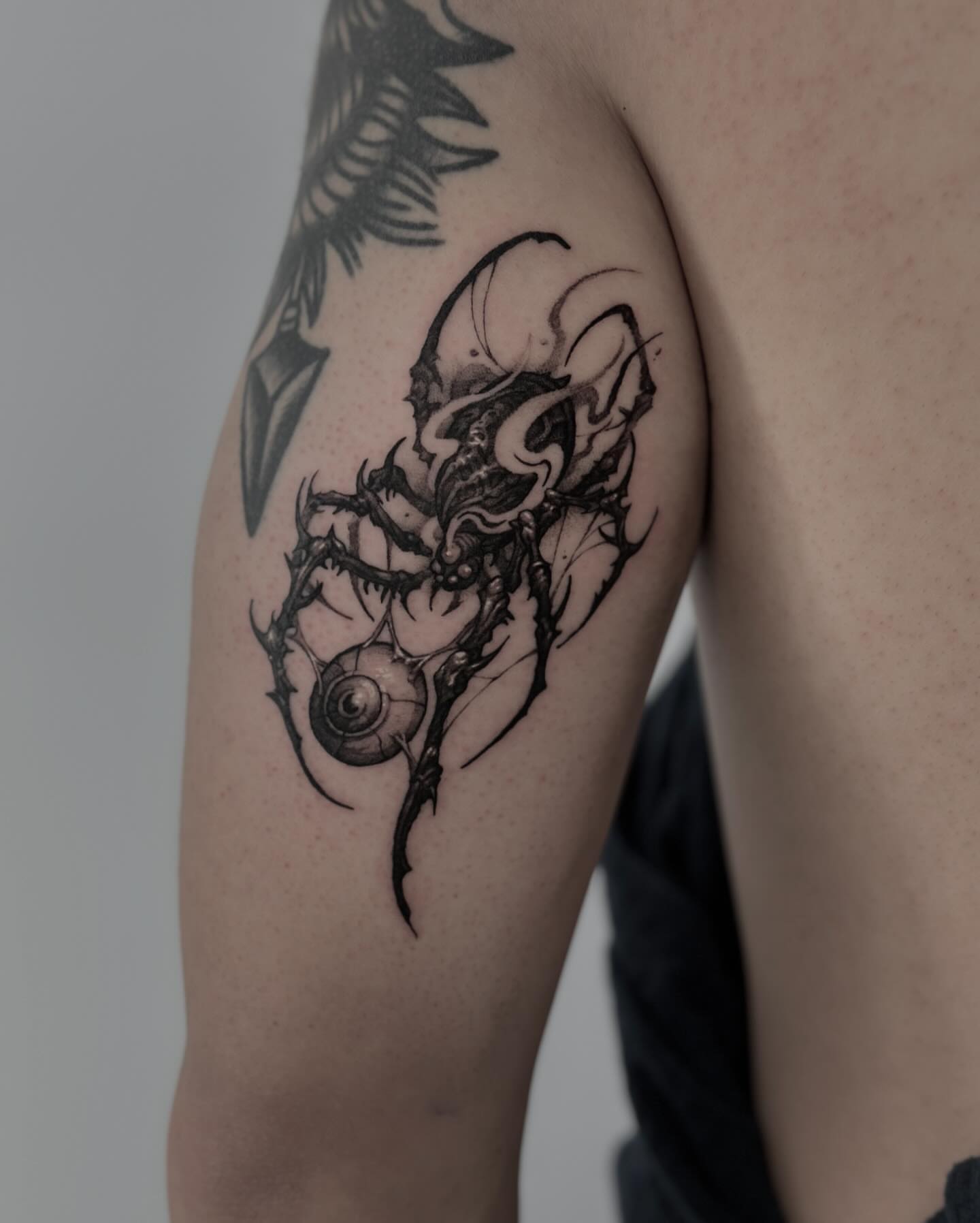 Insect geometric tattoo on the shoulder by 두식
