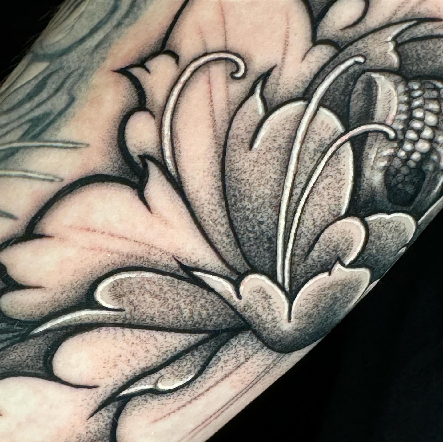 Tattoo by @the_alkomist — black_and_grey
