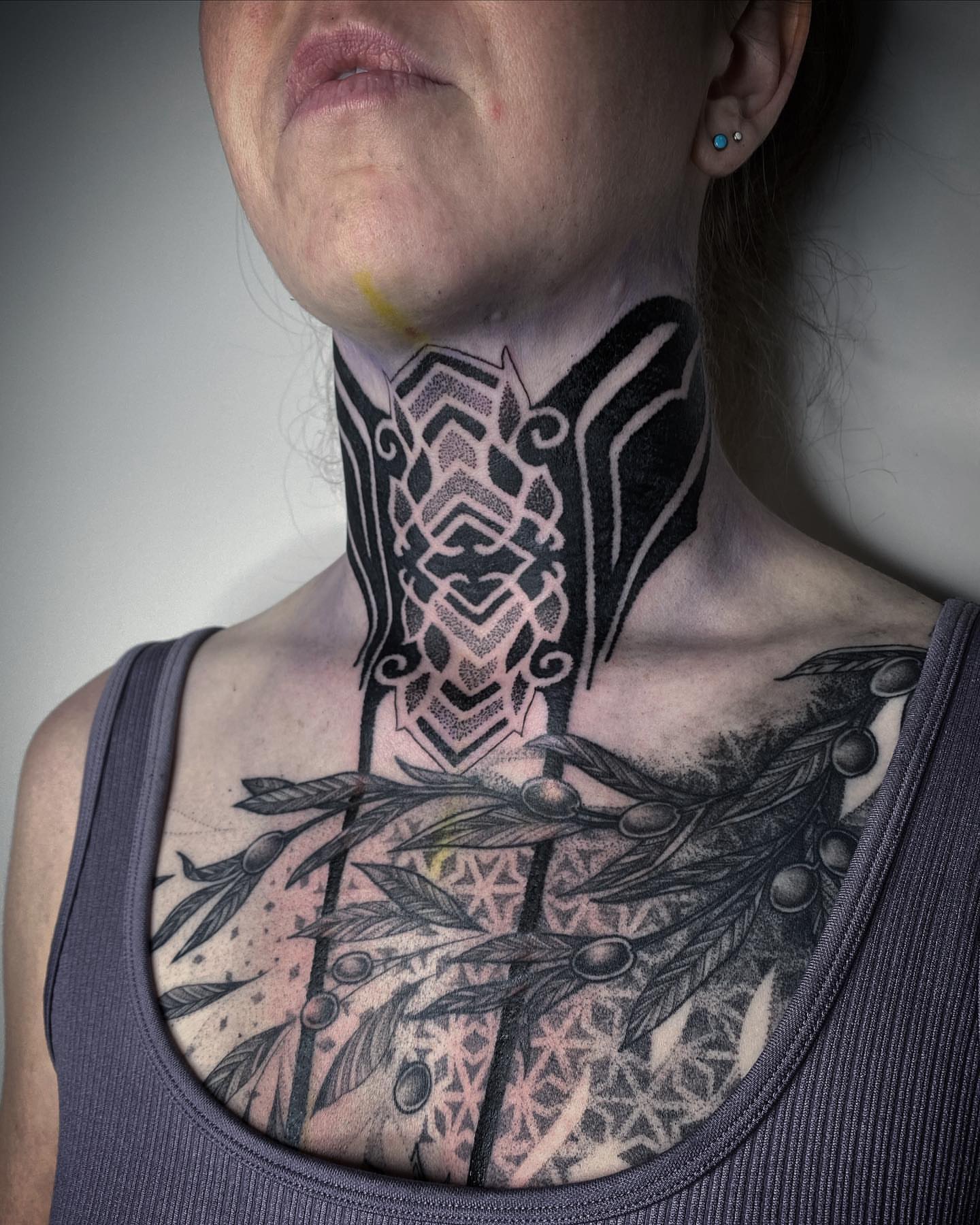 Tribal tribal tattoo on the neck by 𝚁 𝚊 𝚢 𝚗 𝚎  ⁜  𝚁 𝚘 𝚓 𝚊 𝚜