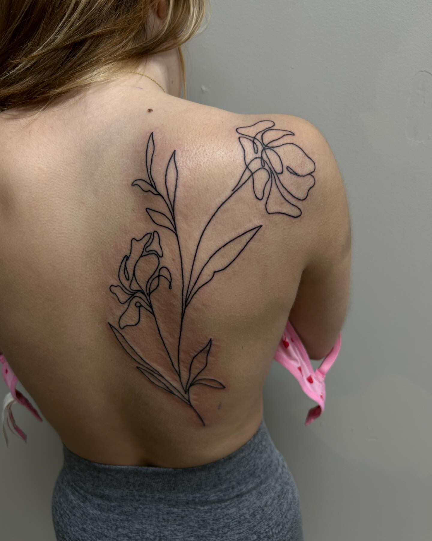 Flower fine line tattoo on the shoulder by 𝕯𝖆𝖓𝖎