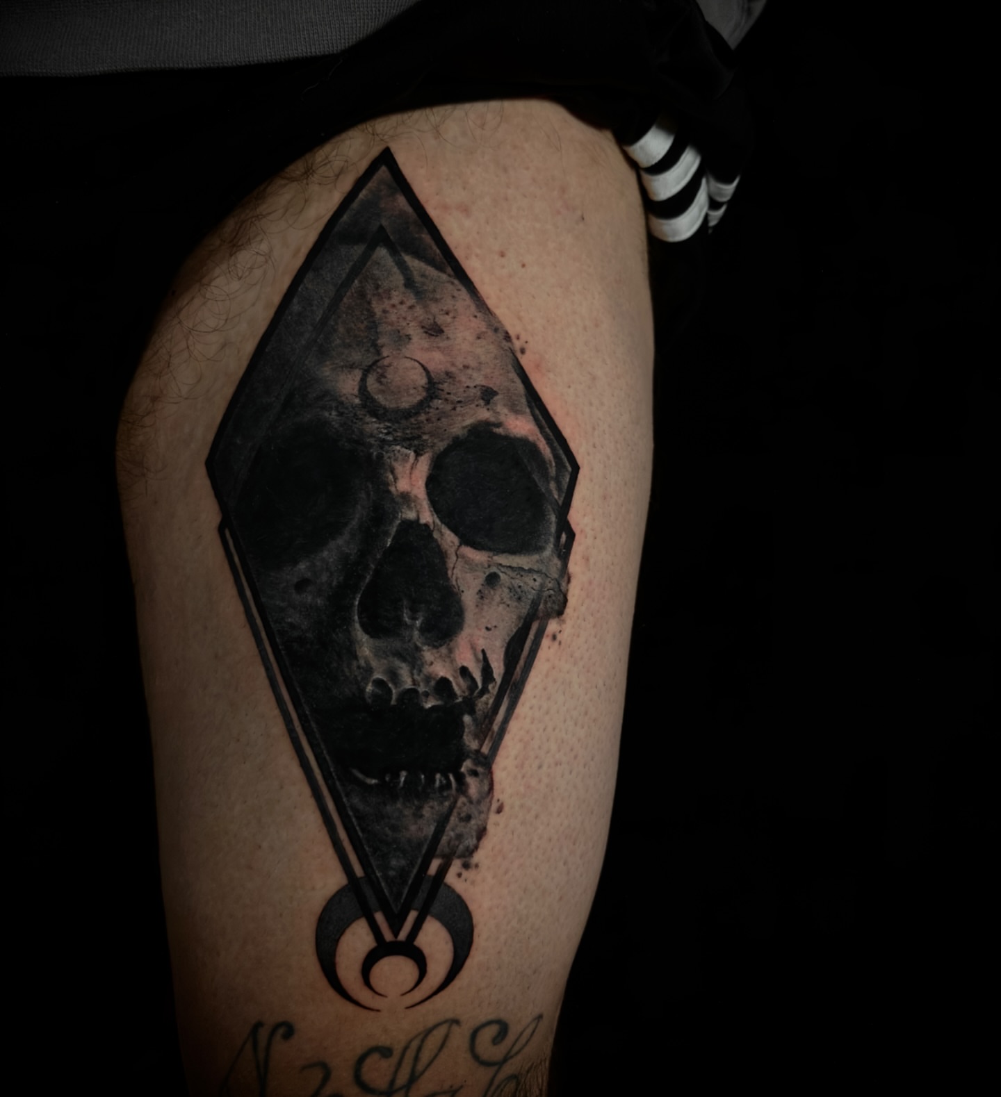 Tattoo by @niclunatattoo — black_and_grey, geometric