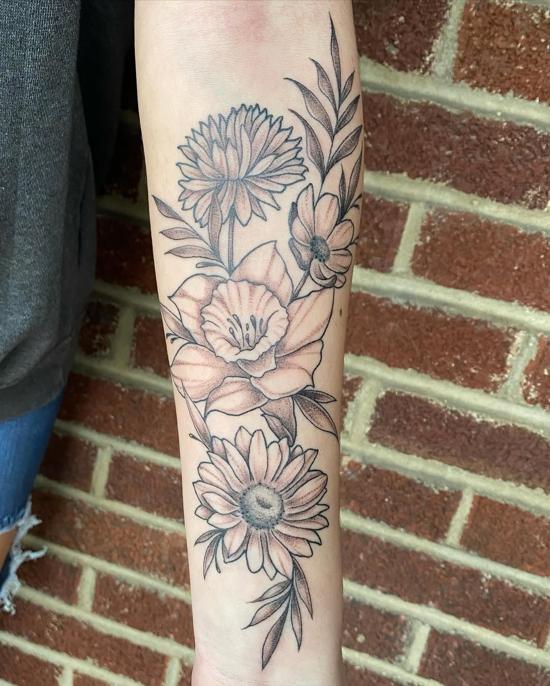 Tattoo by @smallpoke โ fine_line, black_and_grey