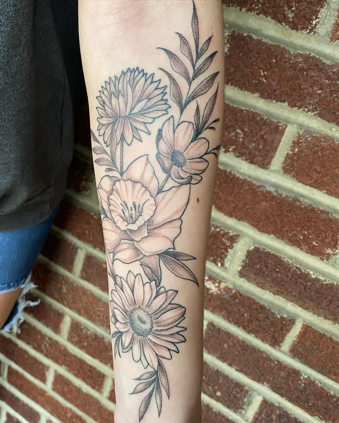 Tattoo by @smallpoke โ fine_line, black_and_grey