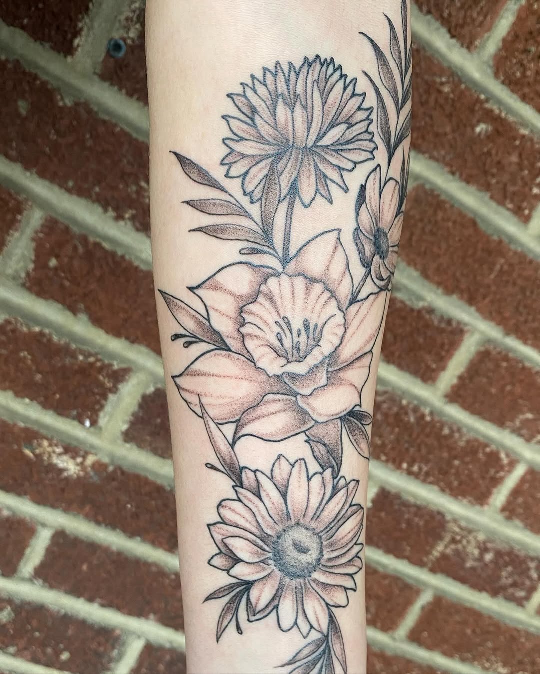 Tattoo by @smallpoke โ black_and_grey, fine_line