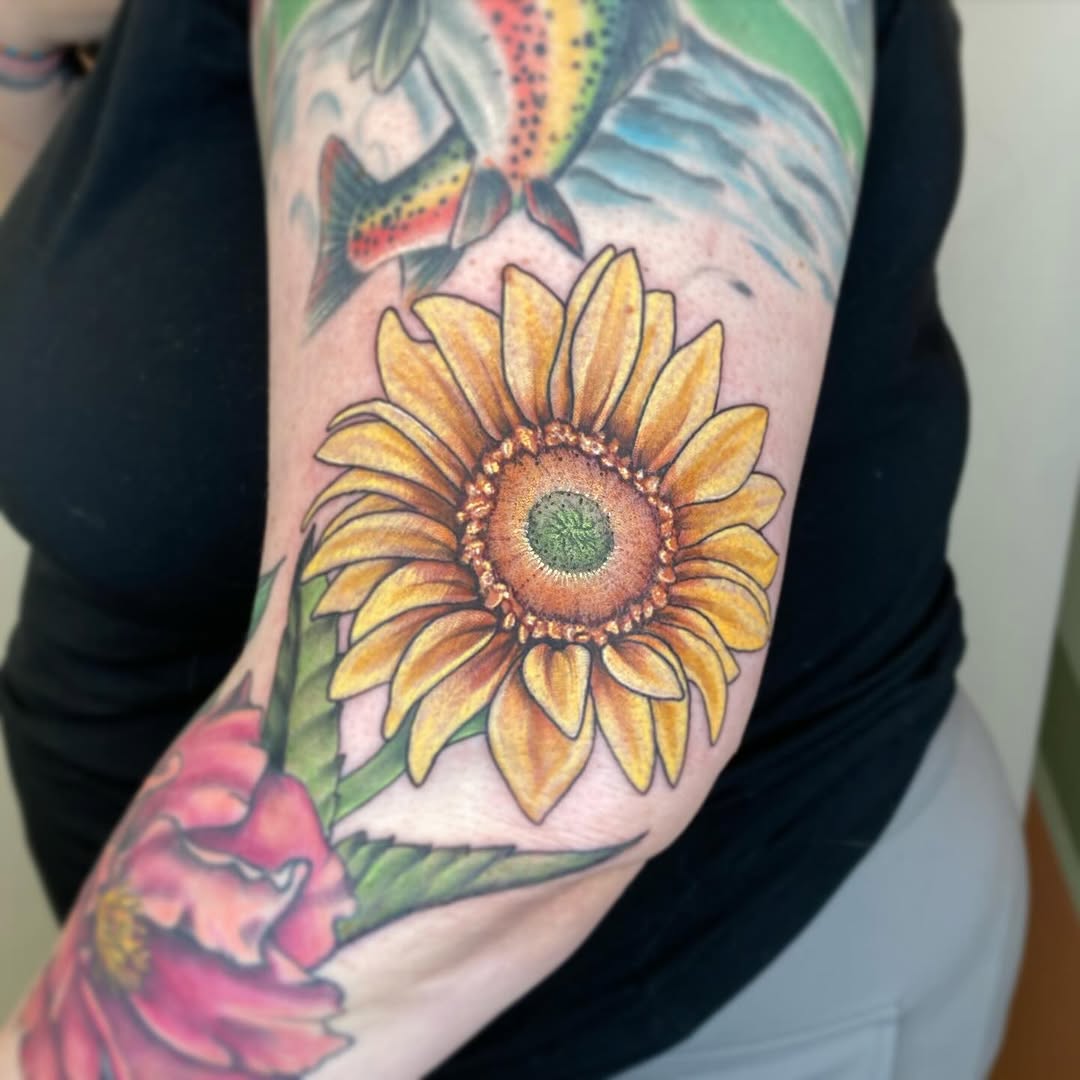 Tattoo by @botanicalsabbath โ realism, color