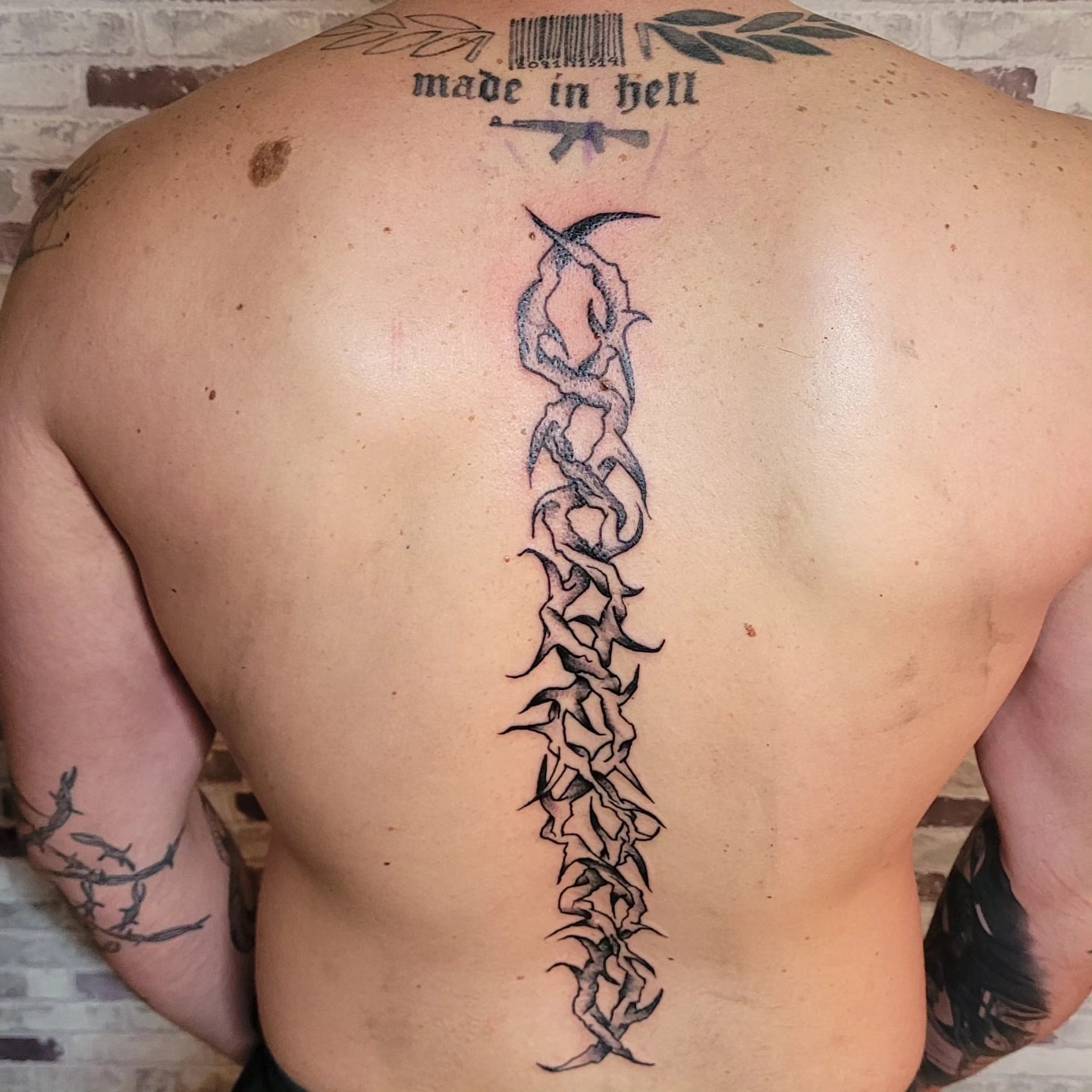 Spine tattoo black and grey tattoo on the back by Gonzalo Pantona