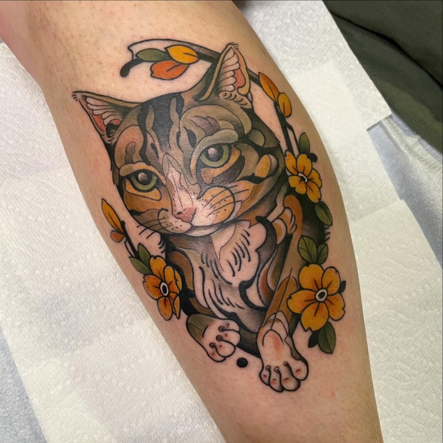 Tattoo by @mirelajade — american_traditional, realism
