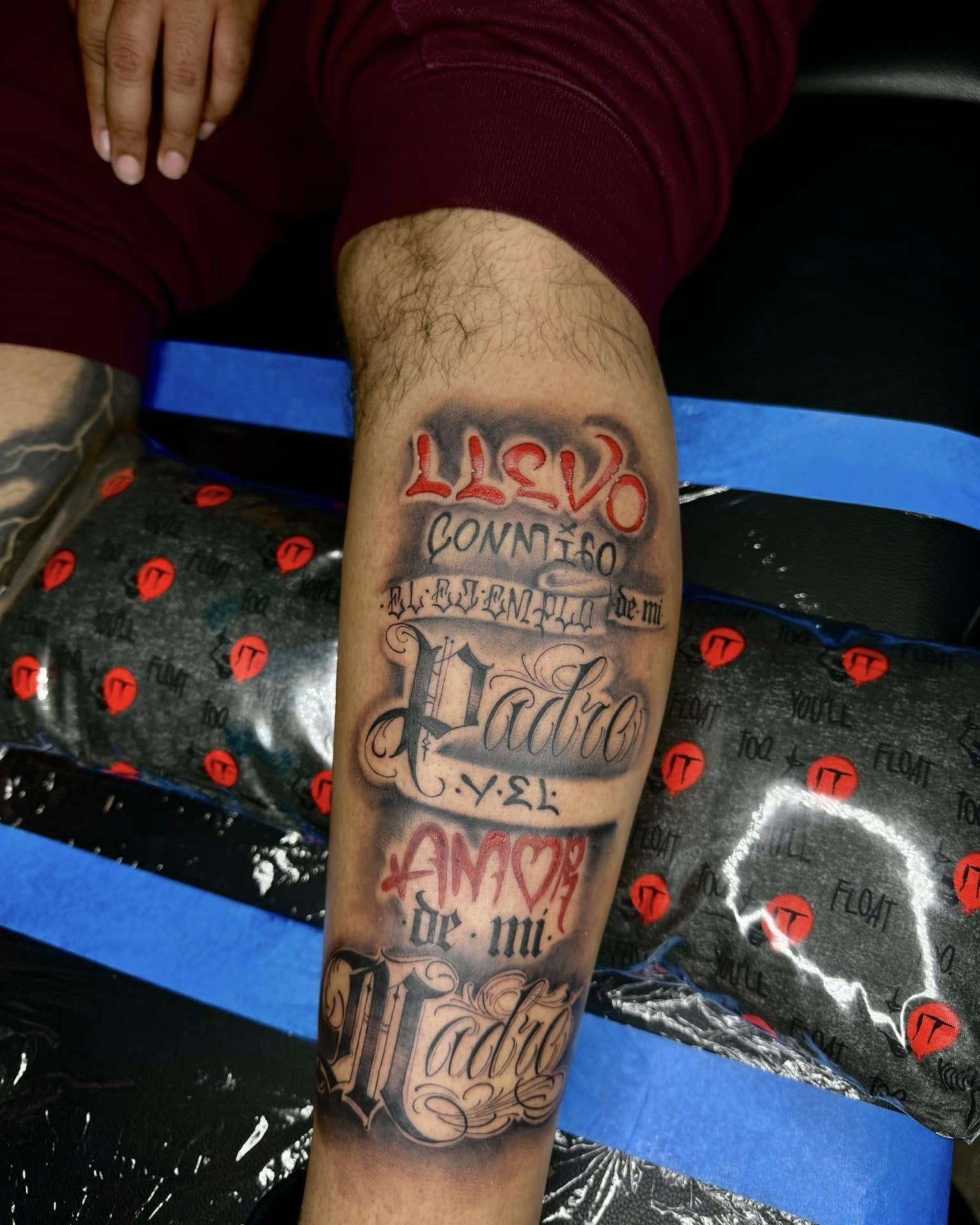 Spanish phrase lettering script tattoo on the forearm by Chris_Tatt2_D’Ascenzo