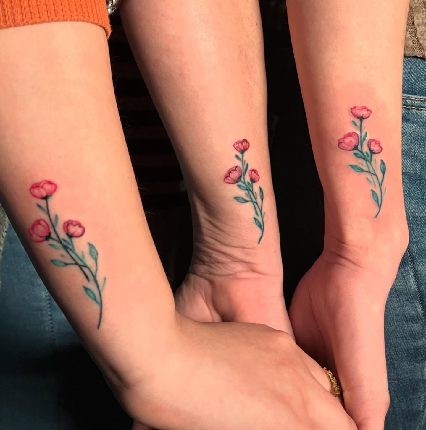 Flowers dotwork tattoo on the forearm by "el asere, el zurdo"
