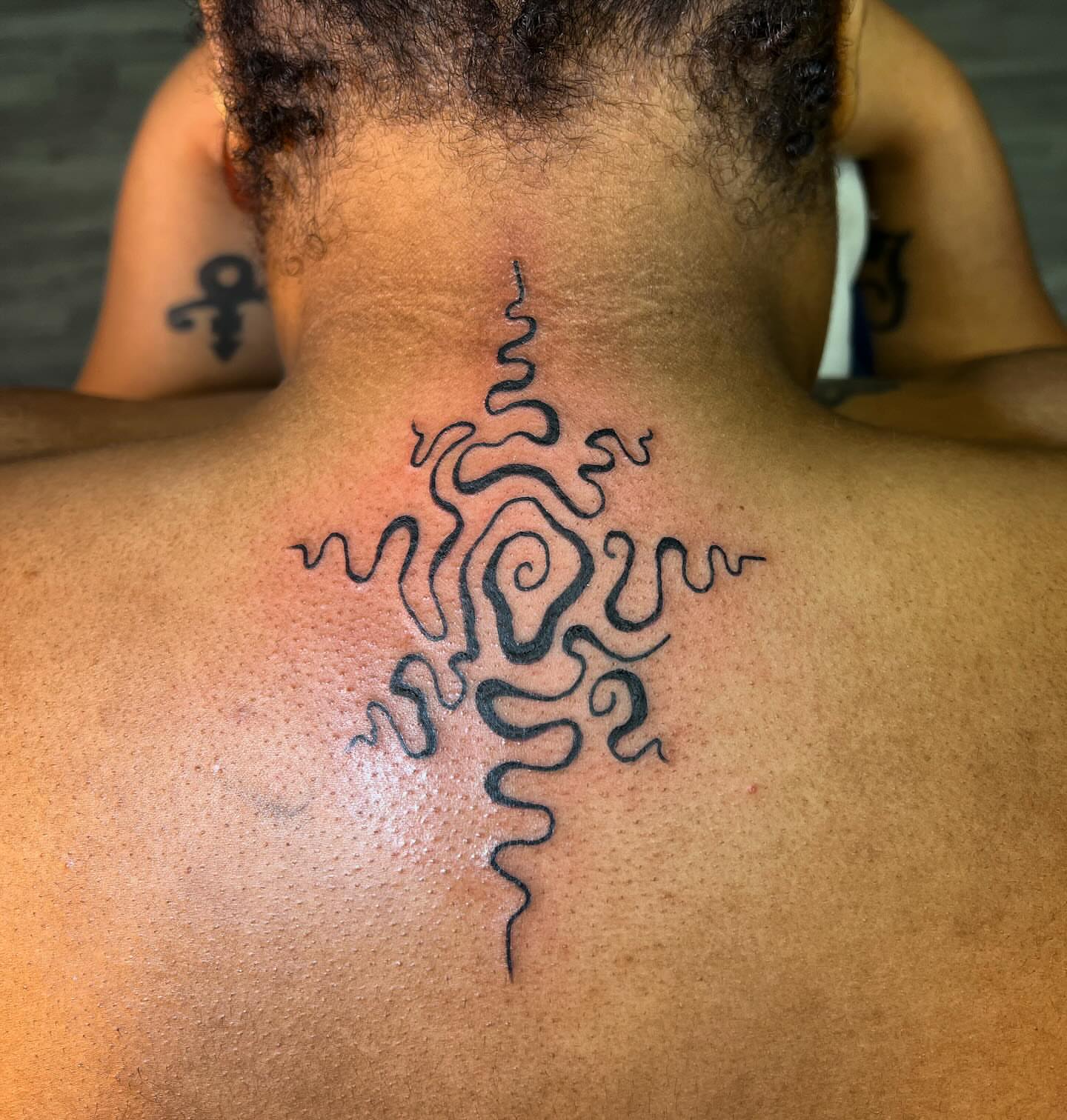 Abstract swirls black and grey tattoo on the back by Kai