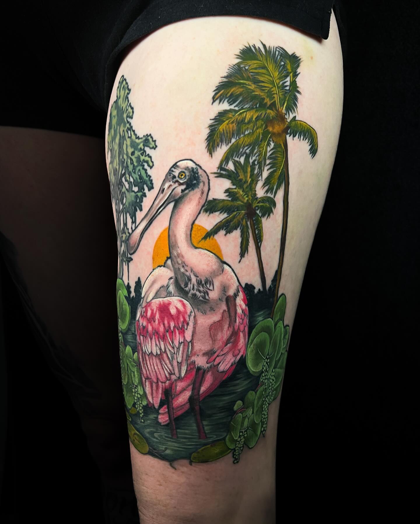 Flamingo in tropical setting realism tattoo on the thigh by 𝖃𝖆𝖓𝖉𝖗𝖎𝖆 ✦ ᴏʀᴇɢᴏɴ ᴛᴀᴛᴛᴏᴏ ᴀʀᴛɪꜱᴛ