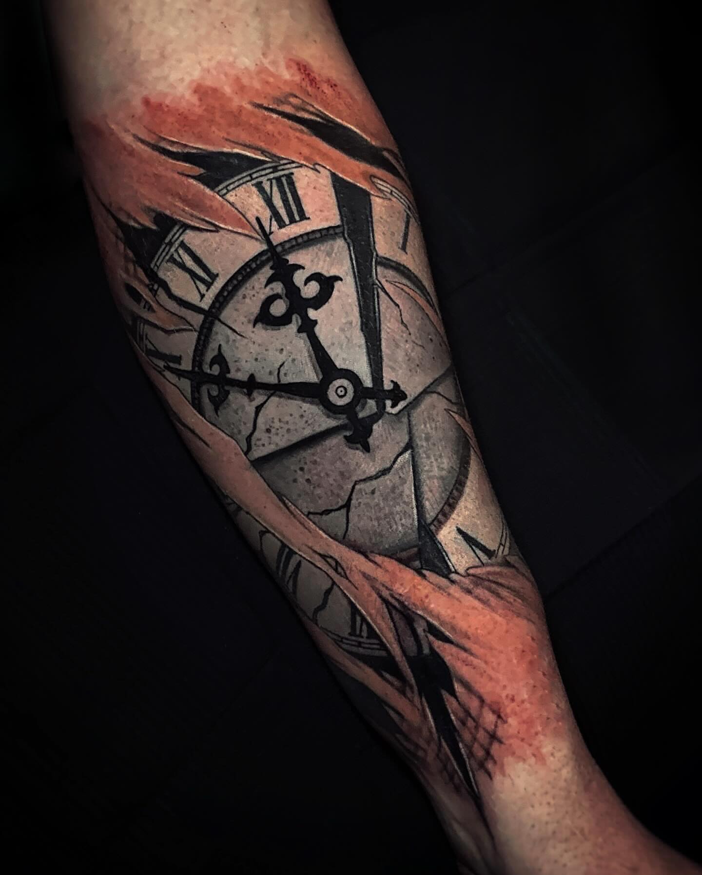 Clock realism tattoo on the forearm by Henrry Bravo