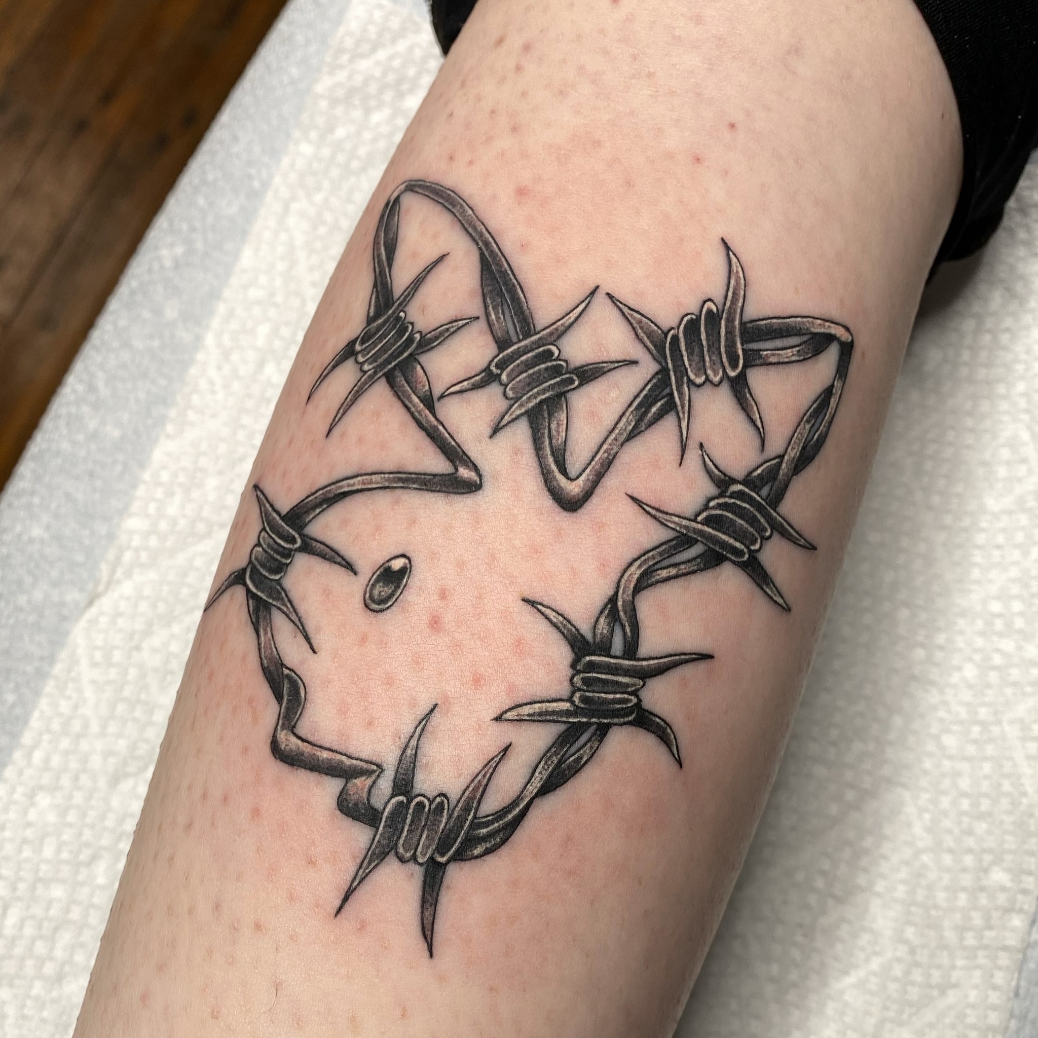 Barbed wire black and grey tattoo on the forearm by kenneth nash