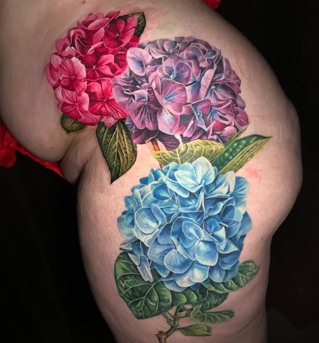 Hydrangeas neo-traditional tattoo on the thigh by Irina Shapiro, Somerville, Massachusetts