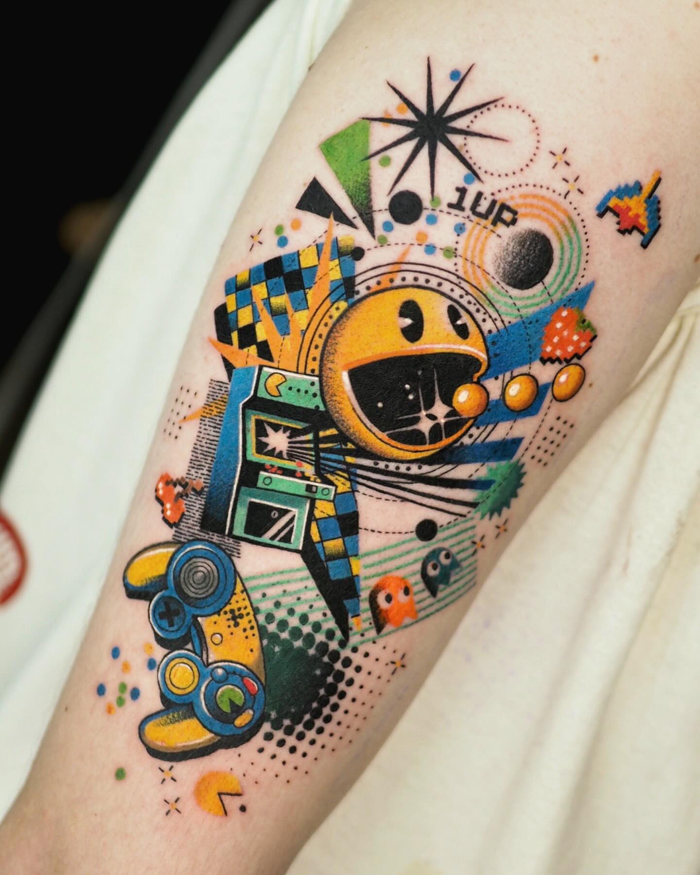 Tattoo by @hen_tattooer — dotwork, geometric