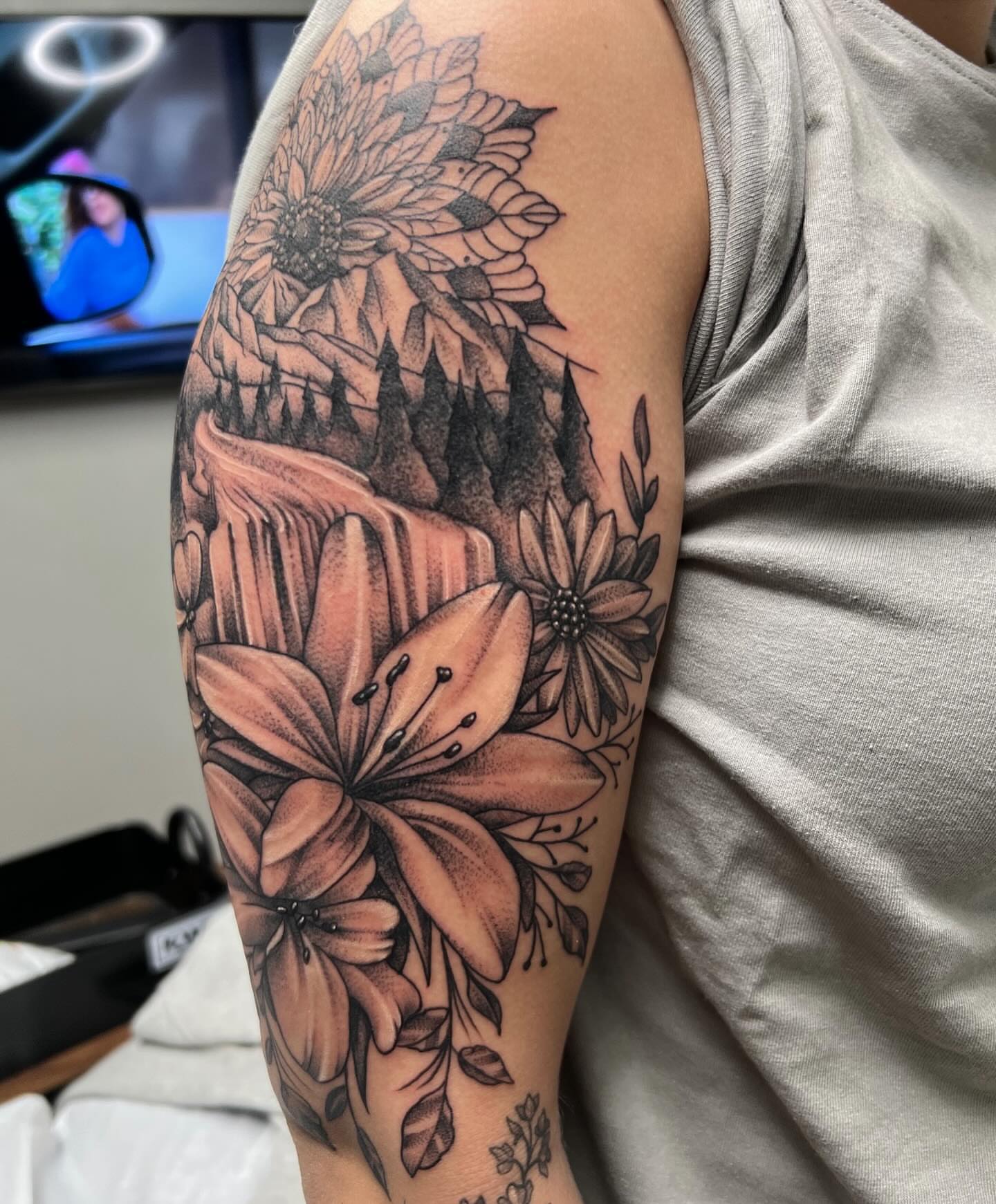 Tattoo by @tattoosbywoody — dotwork, realism