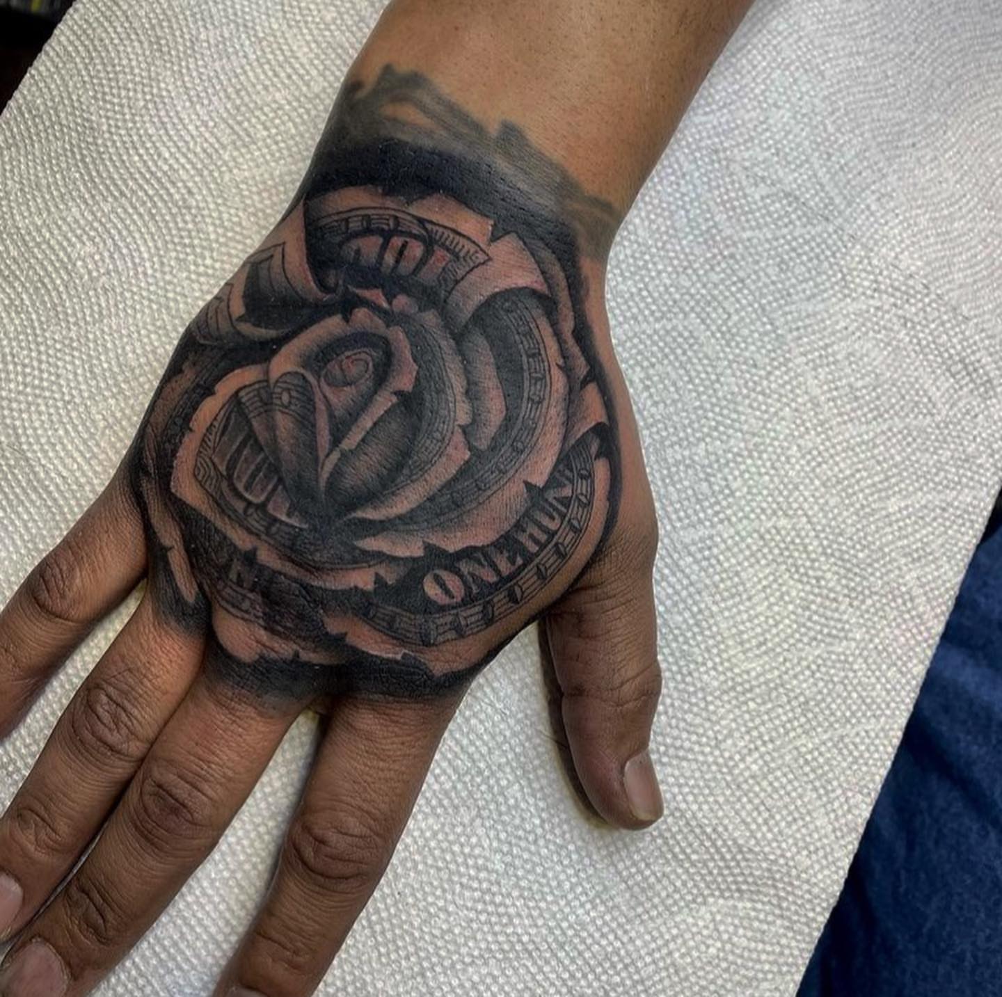 Tattoo by @l.sinatra__ — black_and_grey, geometric