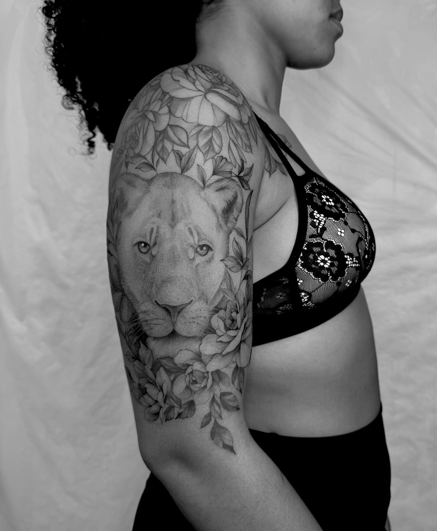 Tattoo by @ninnalopesart — realism, black_and_grey