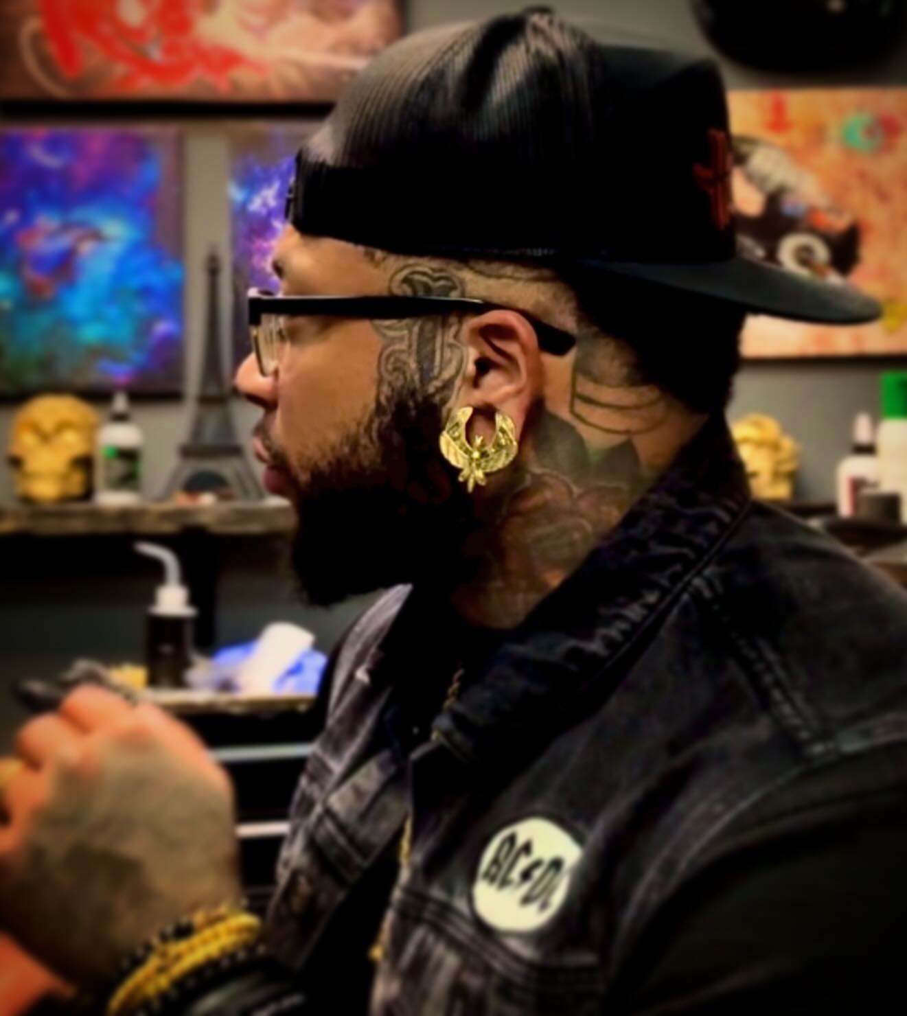 Ear and neck black and grey tattoo on the neck by Labbé