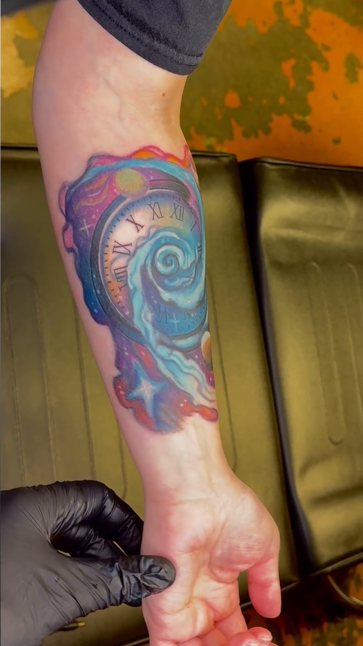 Tattoo by @daveisoldbutstillkicknit — realism, trash_polka