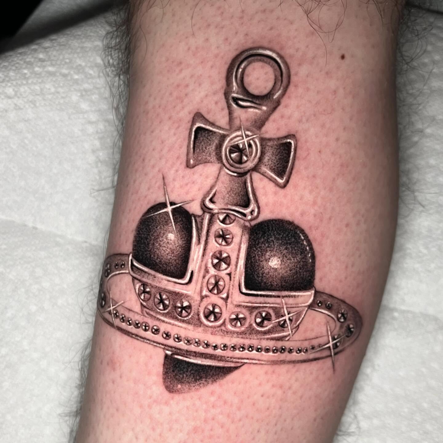 Anchor and crown realism tattoo on the forearm by Single Needle ๐ชฉ