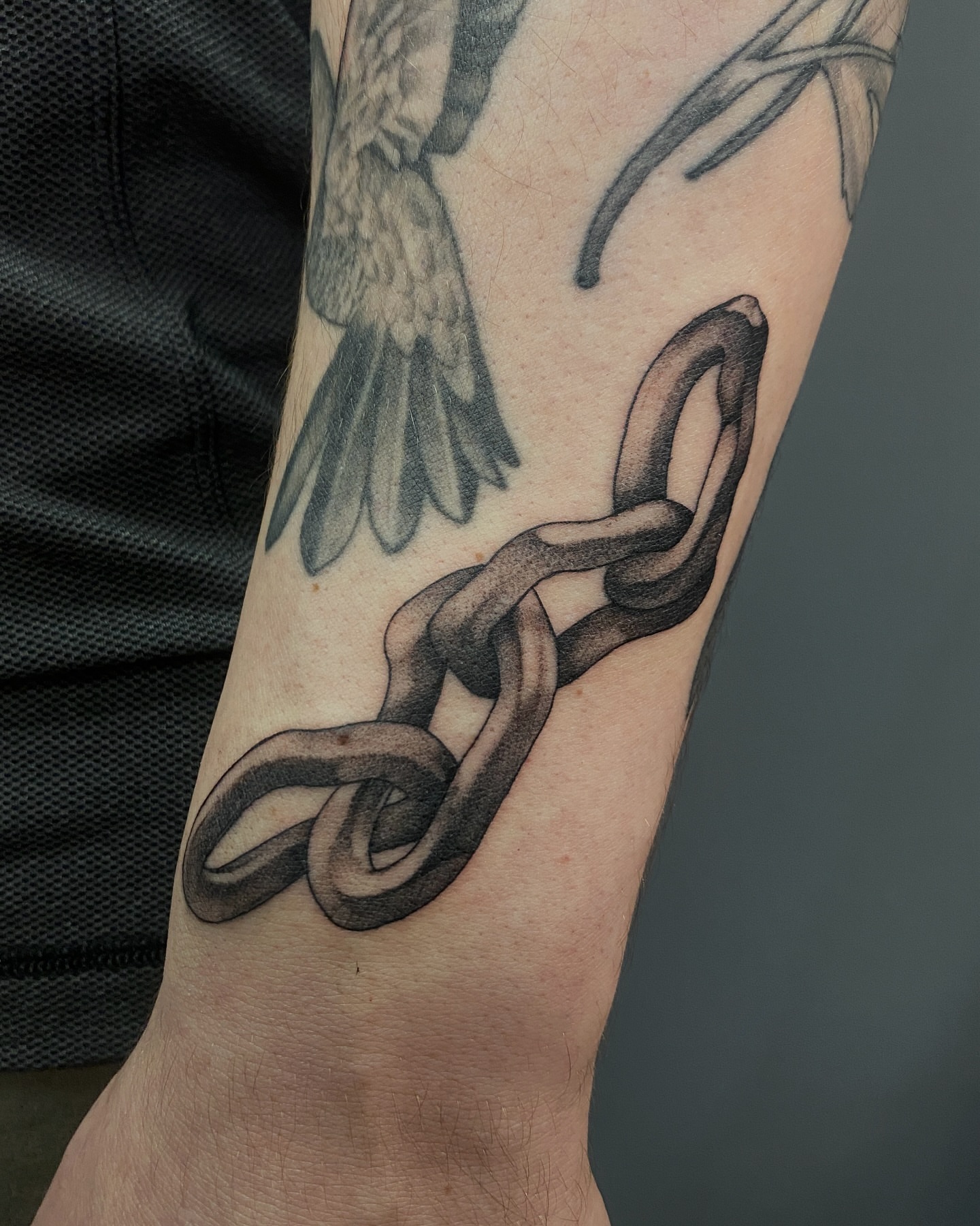 Chain black and grey tattoo on the forearm by Tattoo Artist