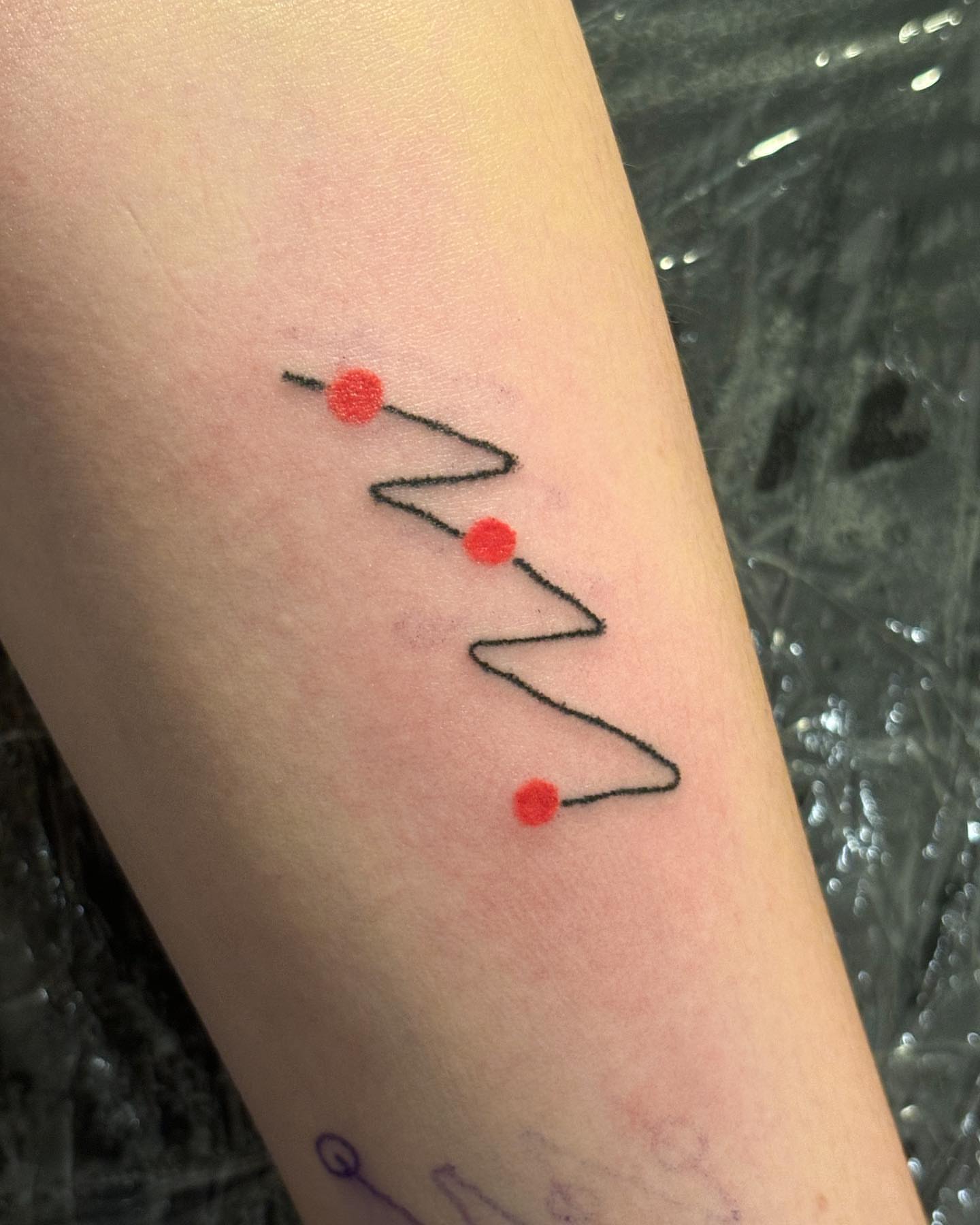 Tattoo by @kiligburgtattoo — minimalist