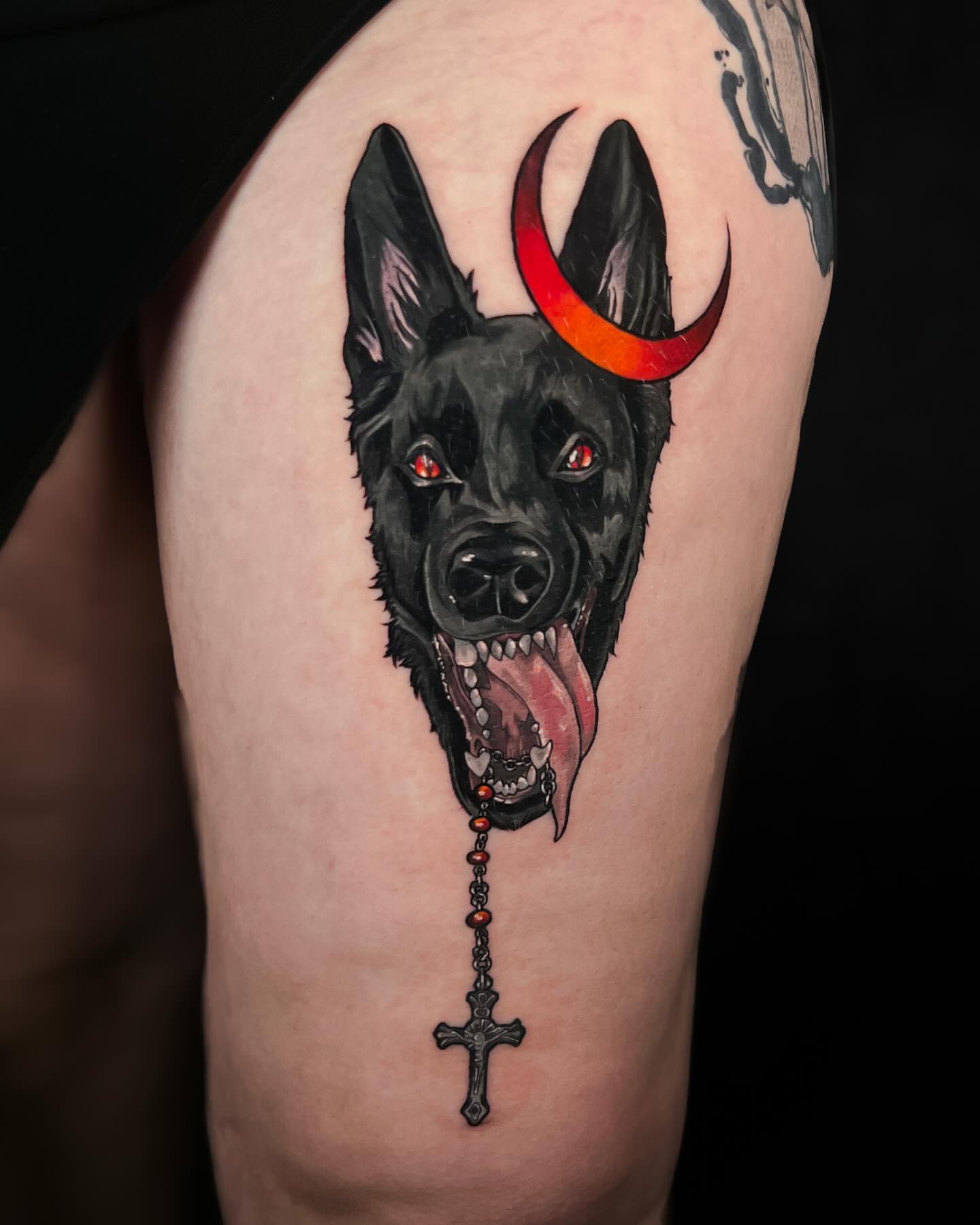 Dog with horns dark realism tattoo on the thigh by 𝖃𝖆𝖓𝖉𝖗𝖎𝖆 ✦ ᴏʀᴇɢᴏɴ ᴛᴀᴛᴛᴏᴏ ᴀʀᴛɪꜱᴛ