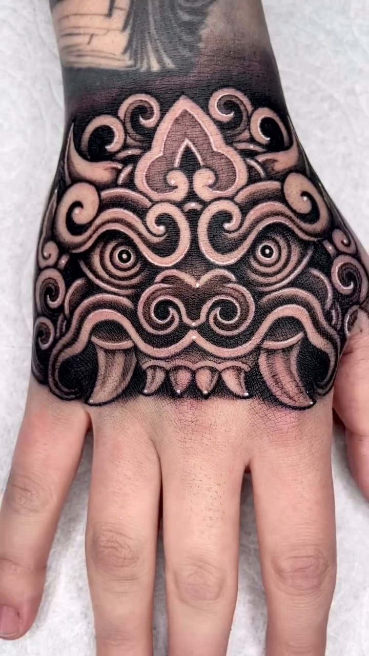 Tattoo by @nizi_tattoo — japanese_irezumi, black_and_grey
