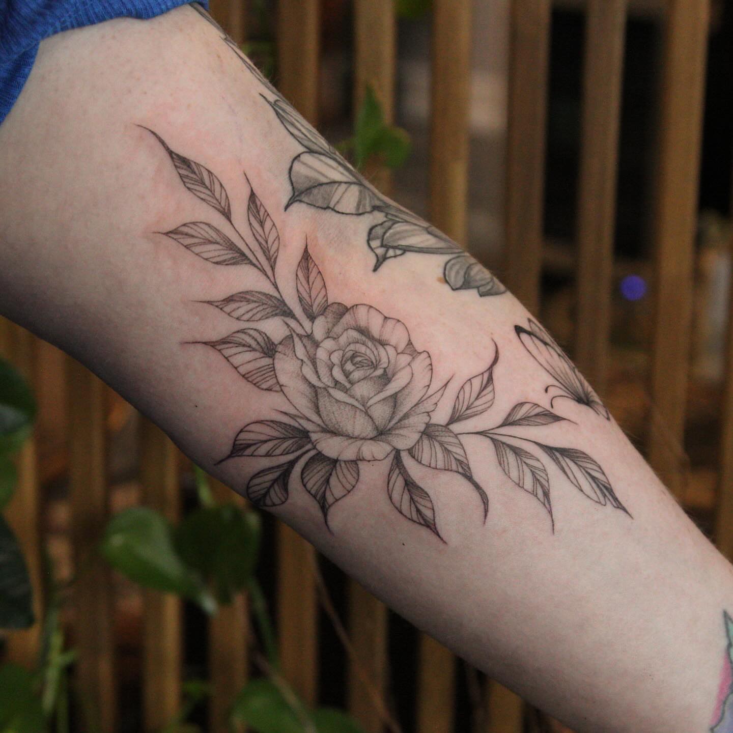 Rose black and grey tattoo on the forearm by π―π²ππΆπ±π¦π¦π€π’π― π₯ πͺπ¦π π₯π¦π€ππ« π±ππ±π±π¬π¬ ππ―π±π¦π°π± πββ¬