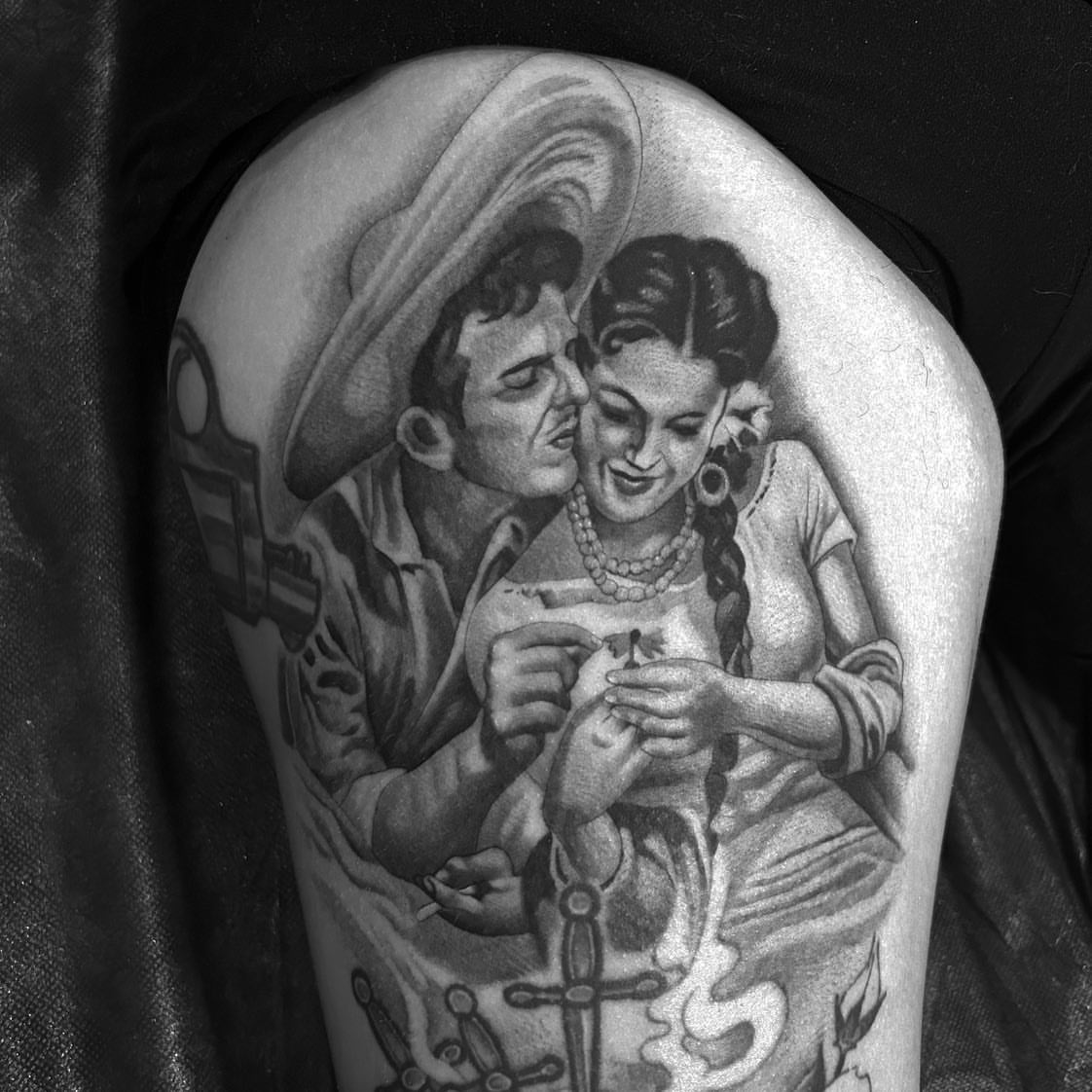 Couple realism tattoo on the upper arm by Alex Cruz 707