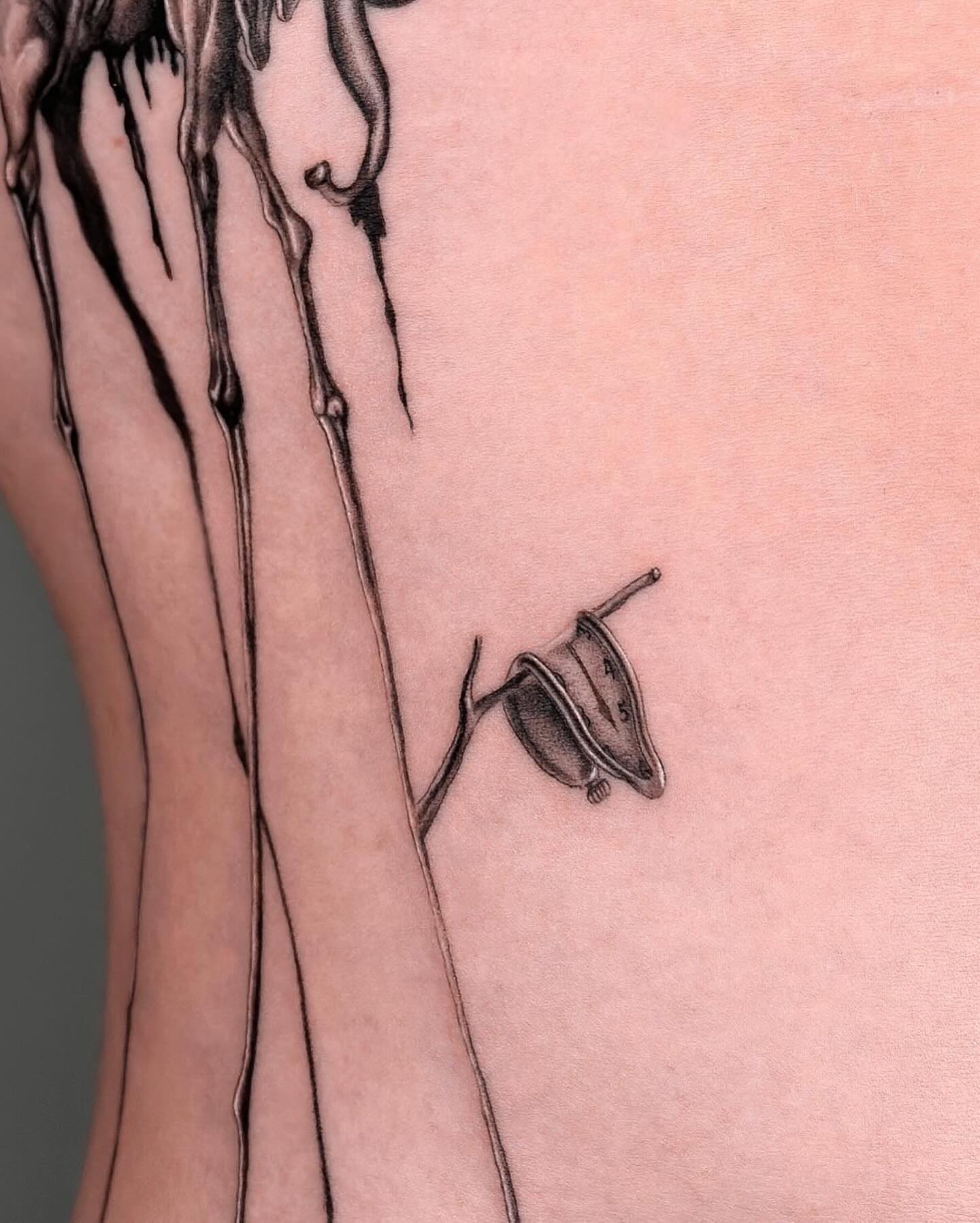 Graduation cap black and grey tattoo on the thigh by Valery Cardona