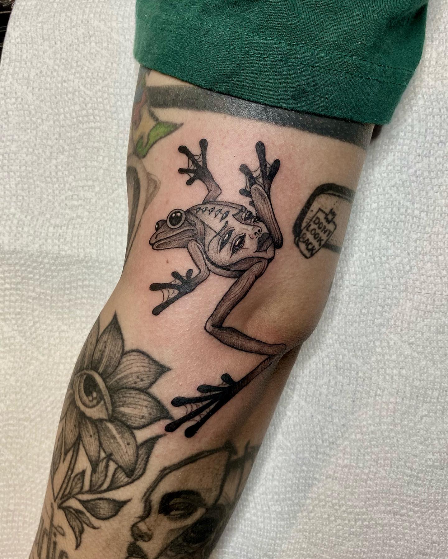 Tattoo by @l.sinatra__ — black_and_grey