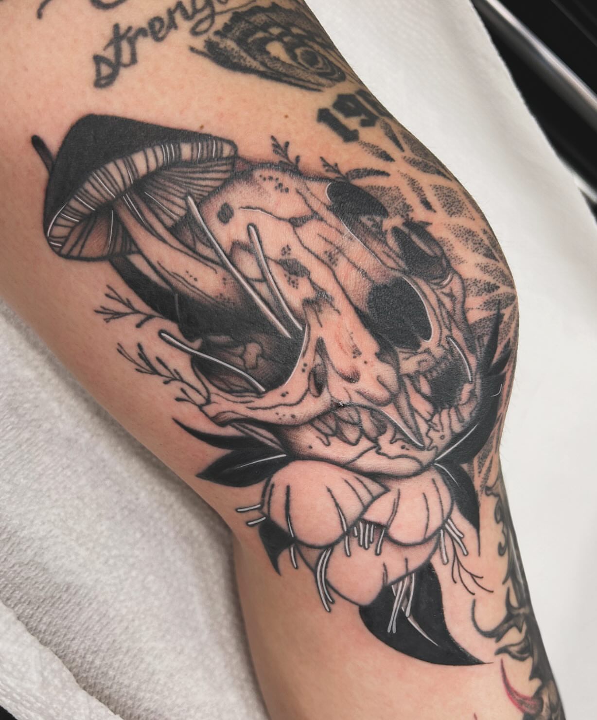 Deer skull American traditional tattoo on the thigh by Tattoo Artist