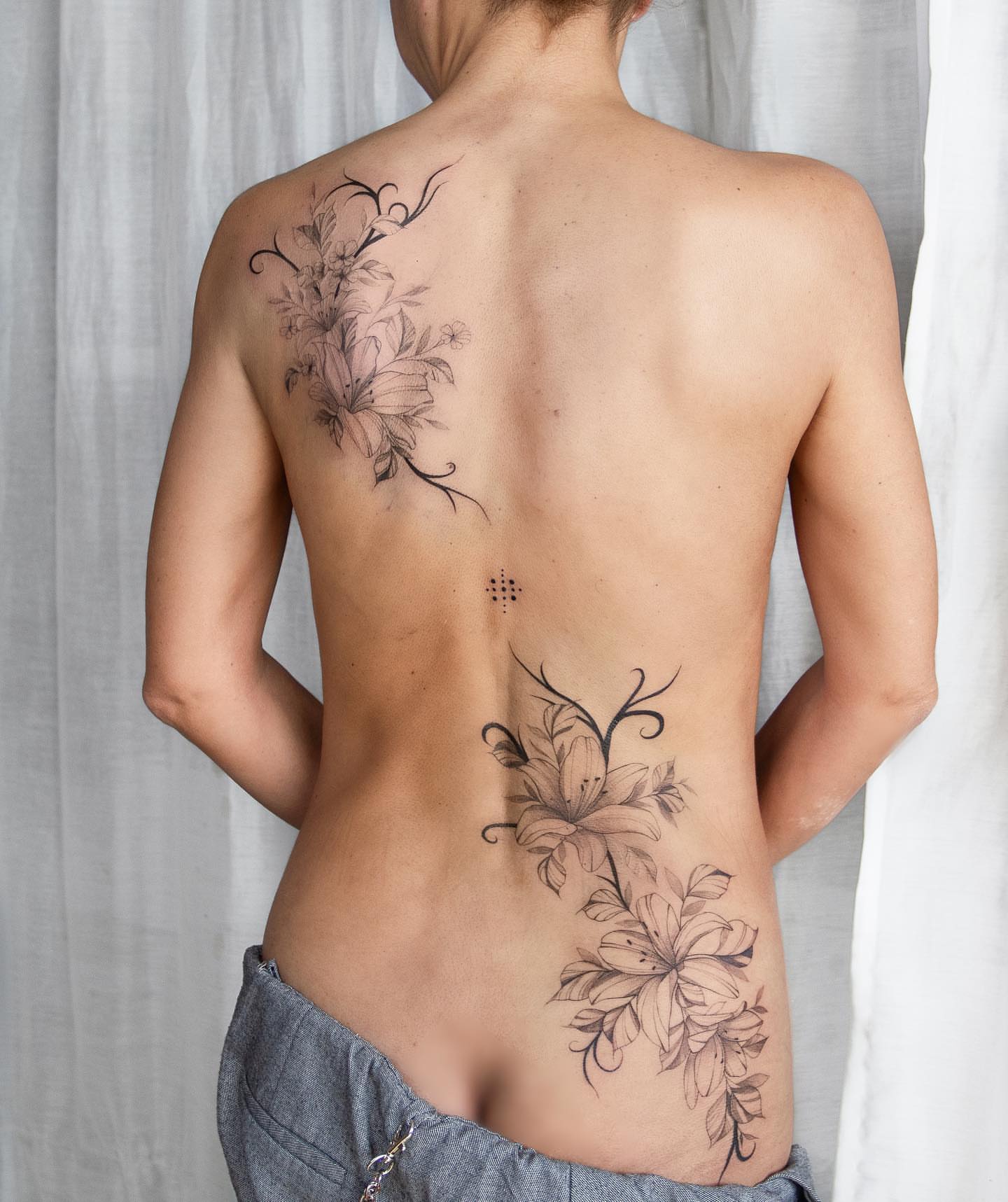 Lilies dotwork tattoo on the back by Liv