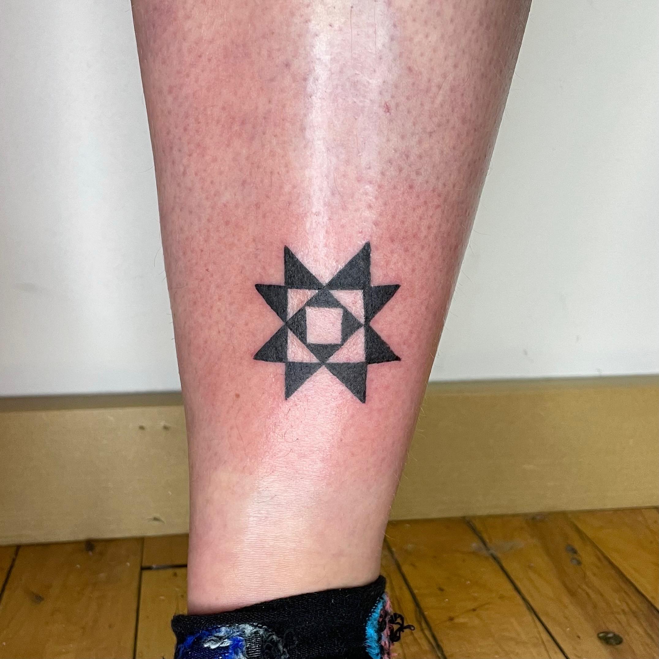 Tattoo by @hocuspokus_ — geometric