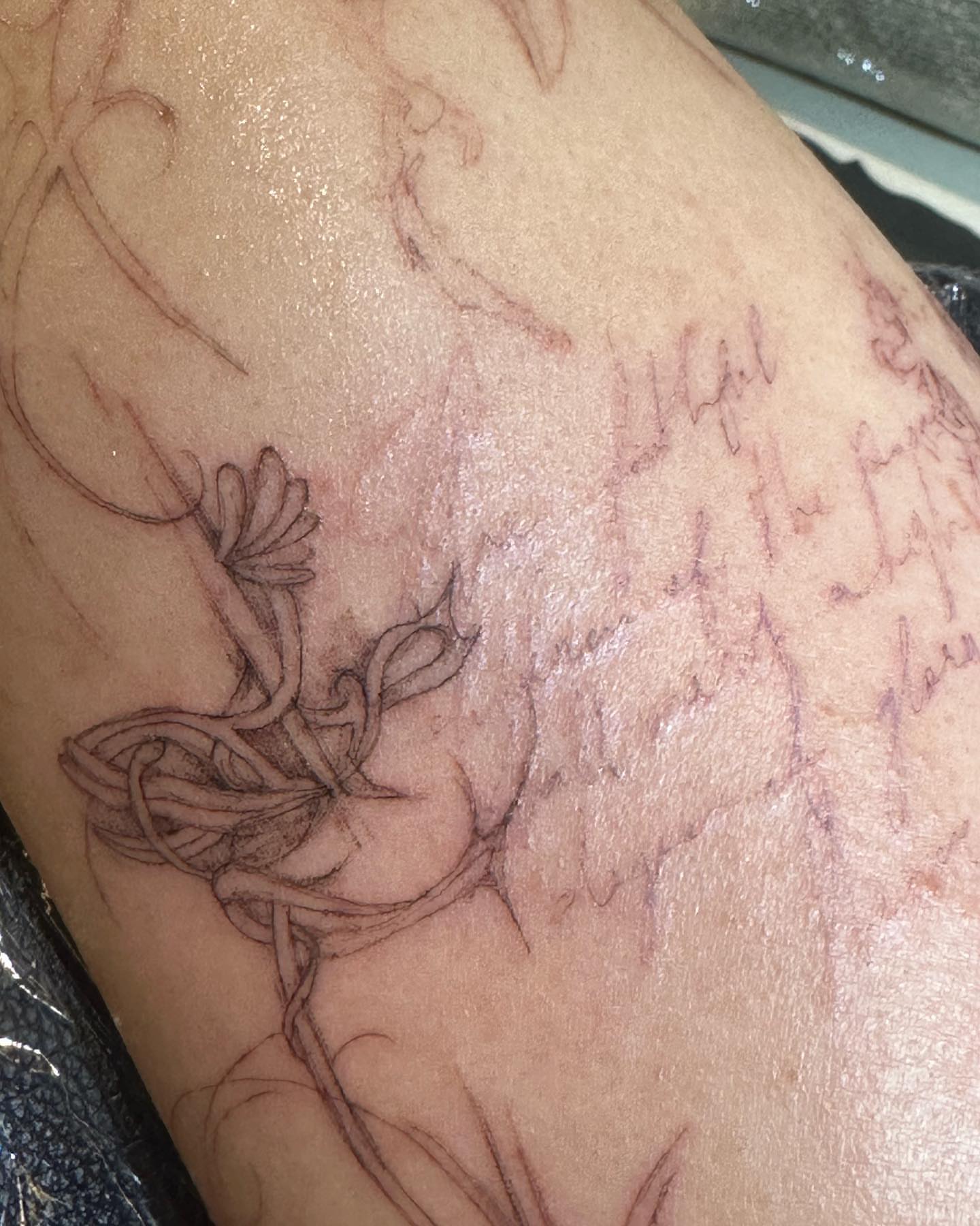 Floral vine black and grey tattoo on the thigh by @taravychi