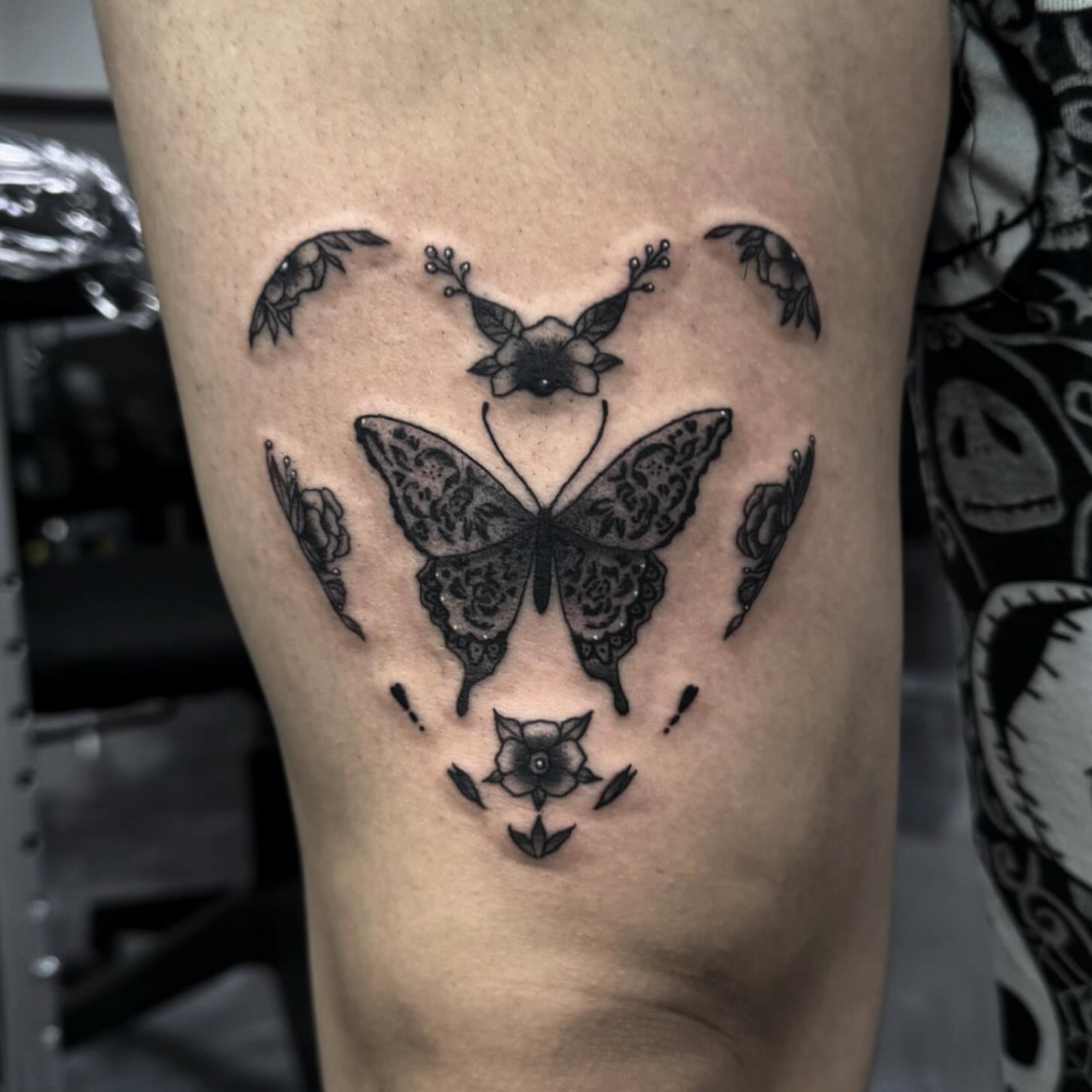 Butterfly and flowers ornamental tattoo on the thigh by โโฎโ๐ถ๐๐ฝ๐๐๐ู เฃชโญ las vegas tattoo artist