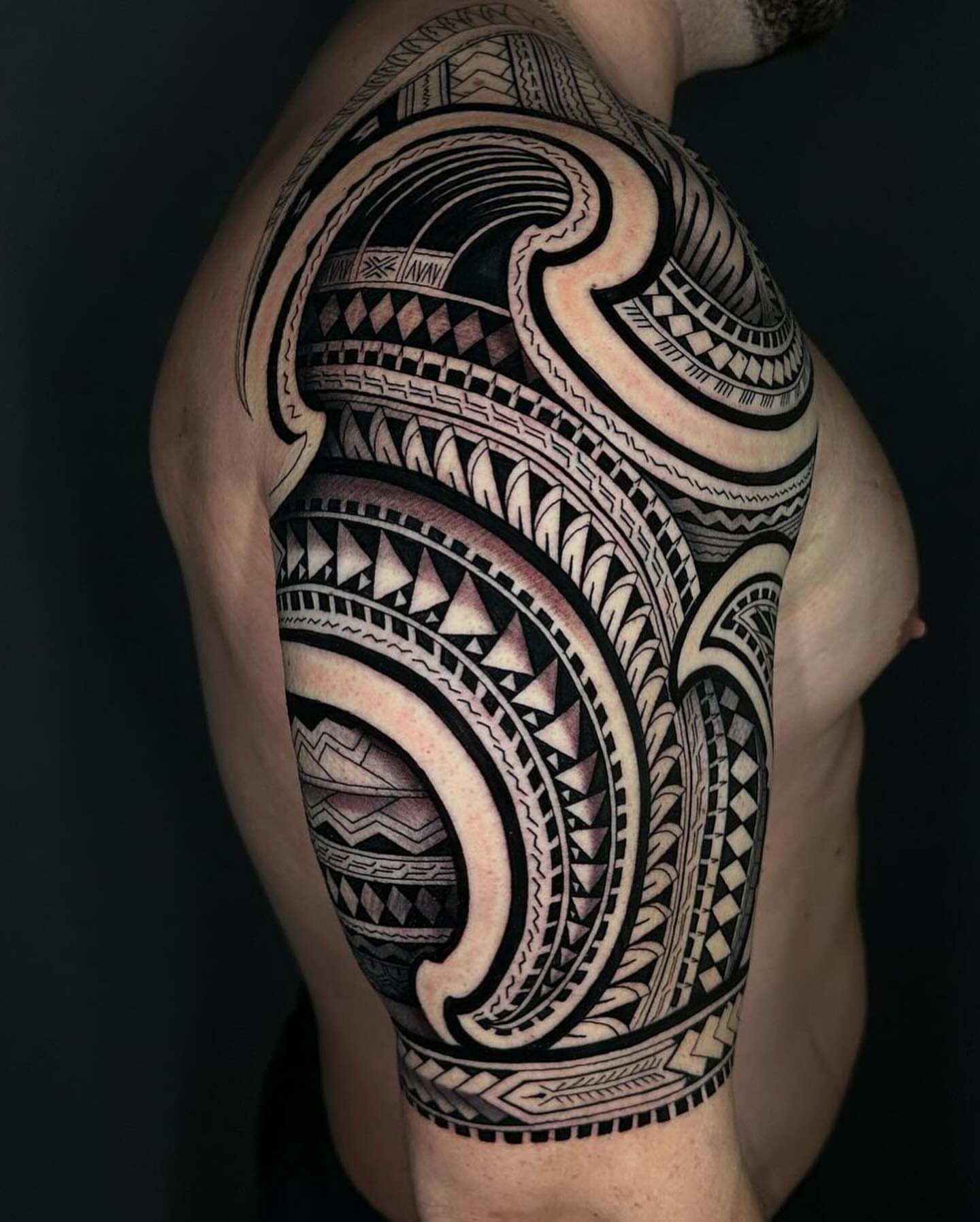 Tribal pattern tribal tattoo on the shoulder by Juan Vega (tony)