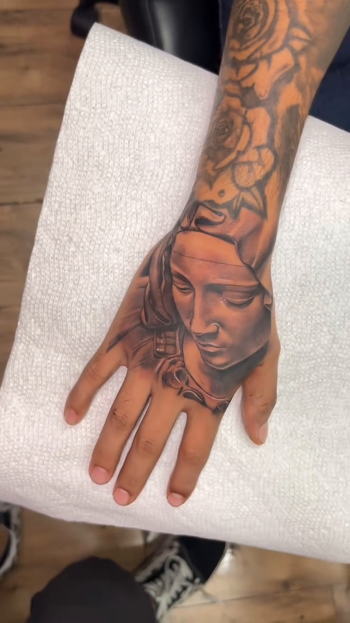 Portrait of a woman realism tattoo by Luis VP