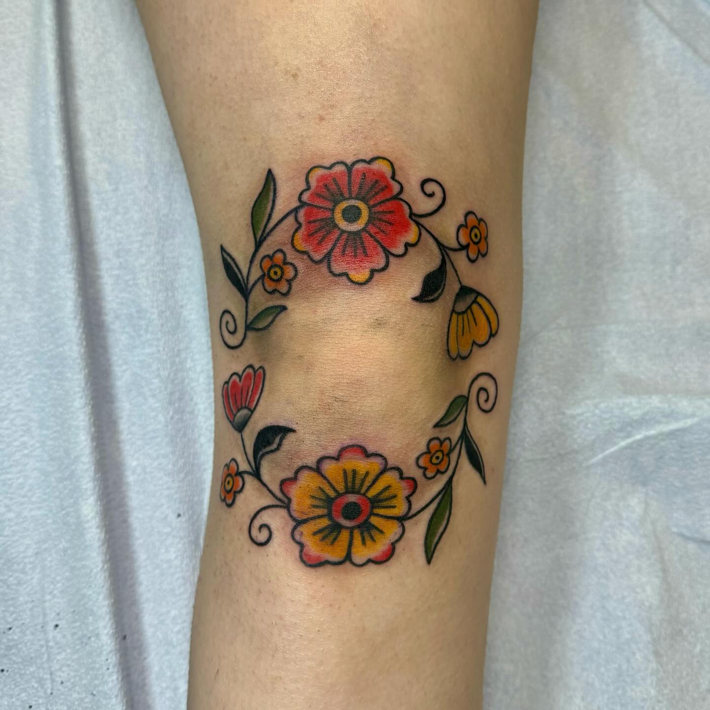 Floral arrangement American traditional tattoo on the forearm by 𝙹𝙴𝚆𝙴𝙻𝚂 𝙸𝙳𝙴𝚃𝚃𝙴 𝙳𝙸𝚃𝚃𝚁𝙸𝙲𝙷 (𝙻𝙰𝚂𝙾𝚃𝙰), Minneapolis, Minnesota