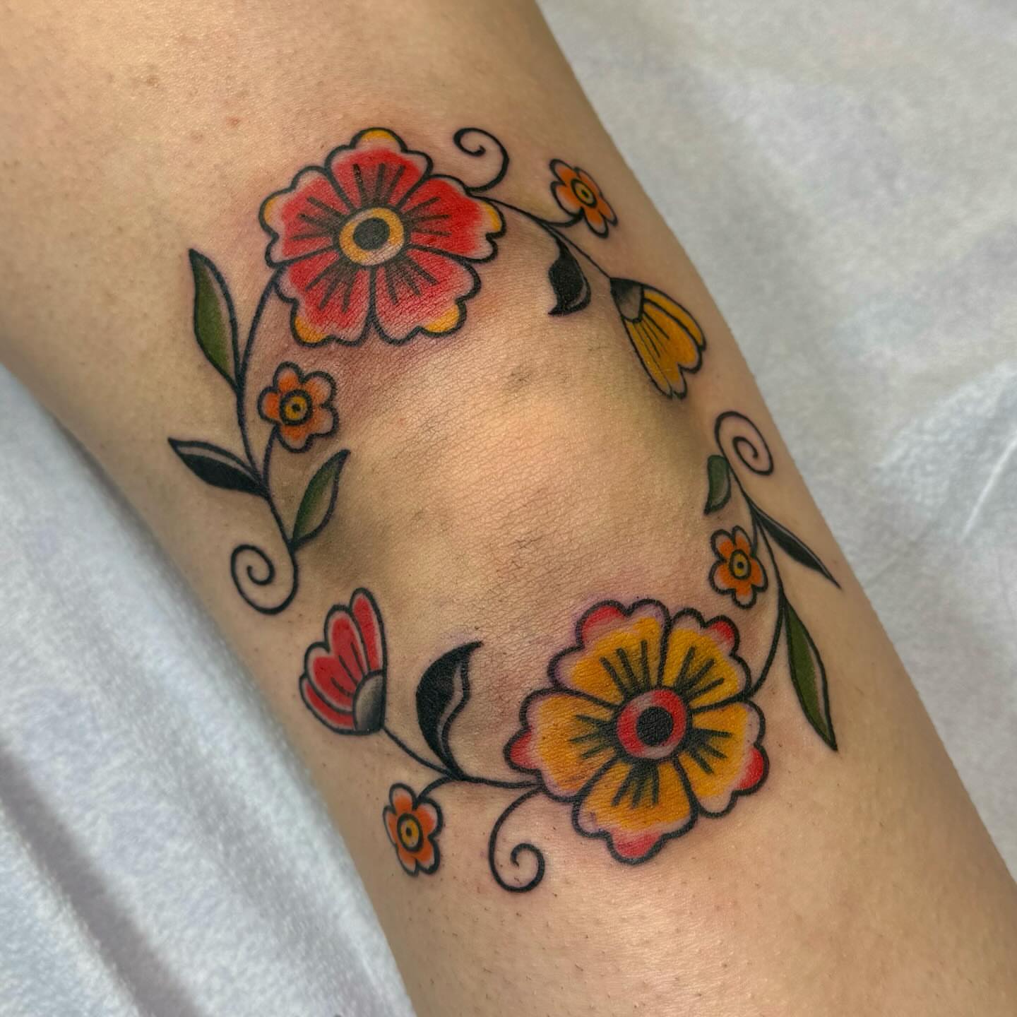Floral wreath American traditional tattoo on the forearm by 𝙹𝙴𝚆𝙴𝙻𝚂 𝙸𝙳𝙴𝚃𝚃𝙴 𝙳𝙸𝚃𝚃𝚁𝙸𝙲𝙷 (𝙻𝙰𝚂𝙾𝚃𝙰), Minneapolis, Minnesota