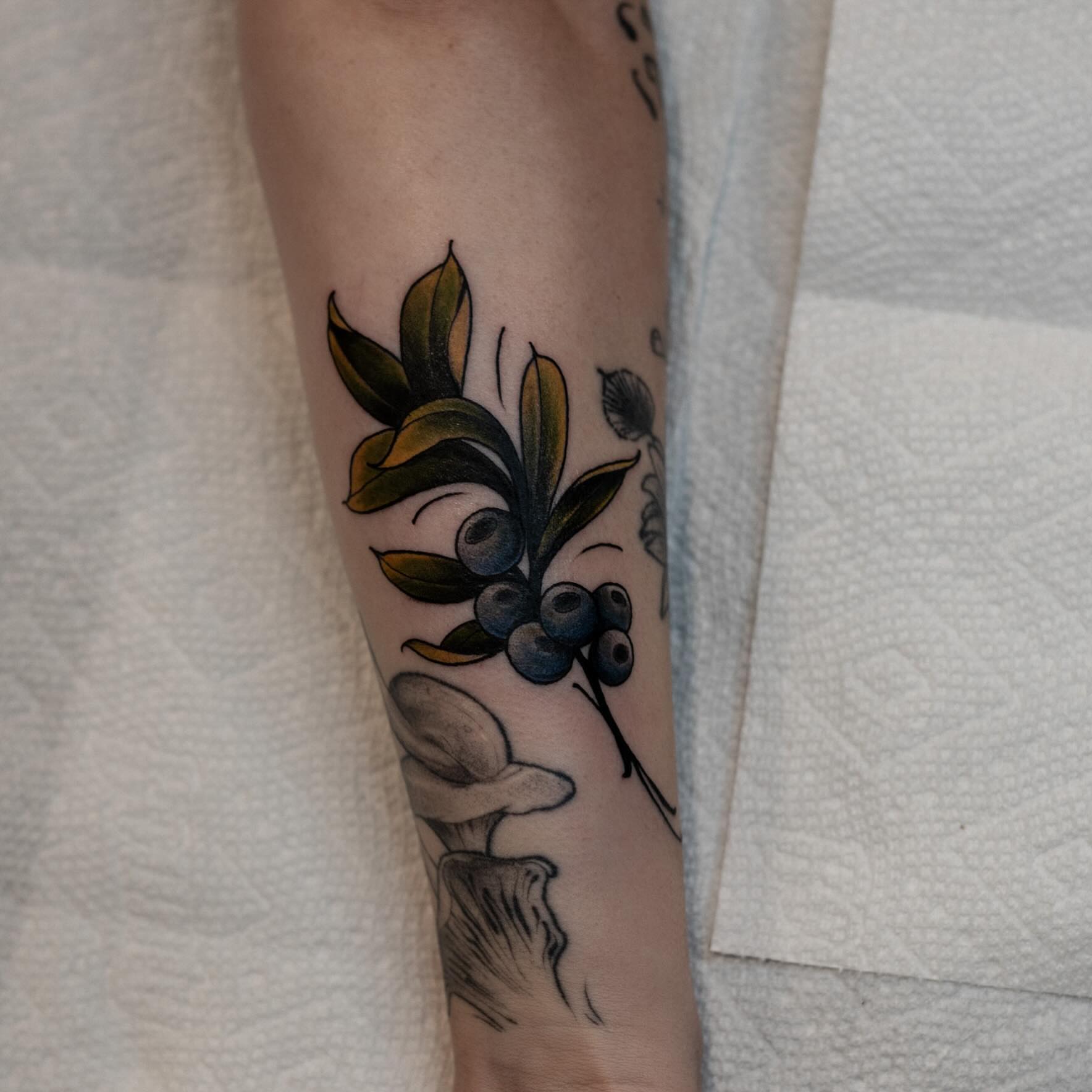 Tattoo by @obiecruztattoo โ black_and_grey