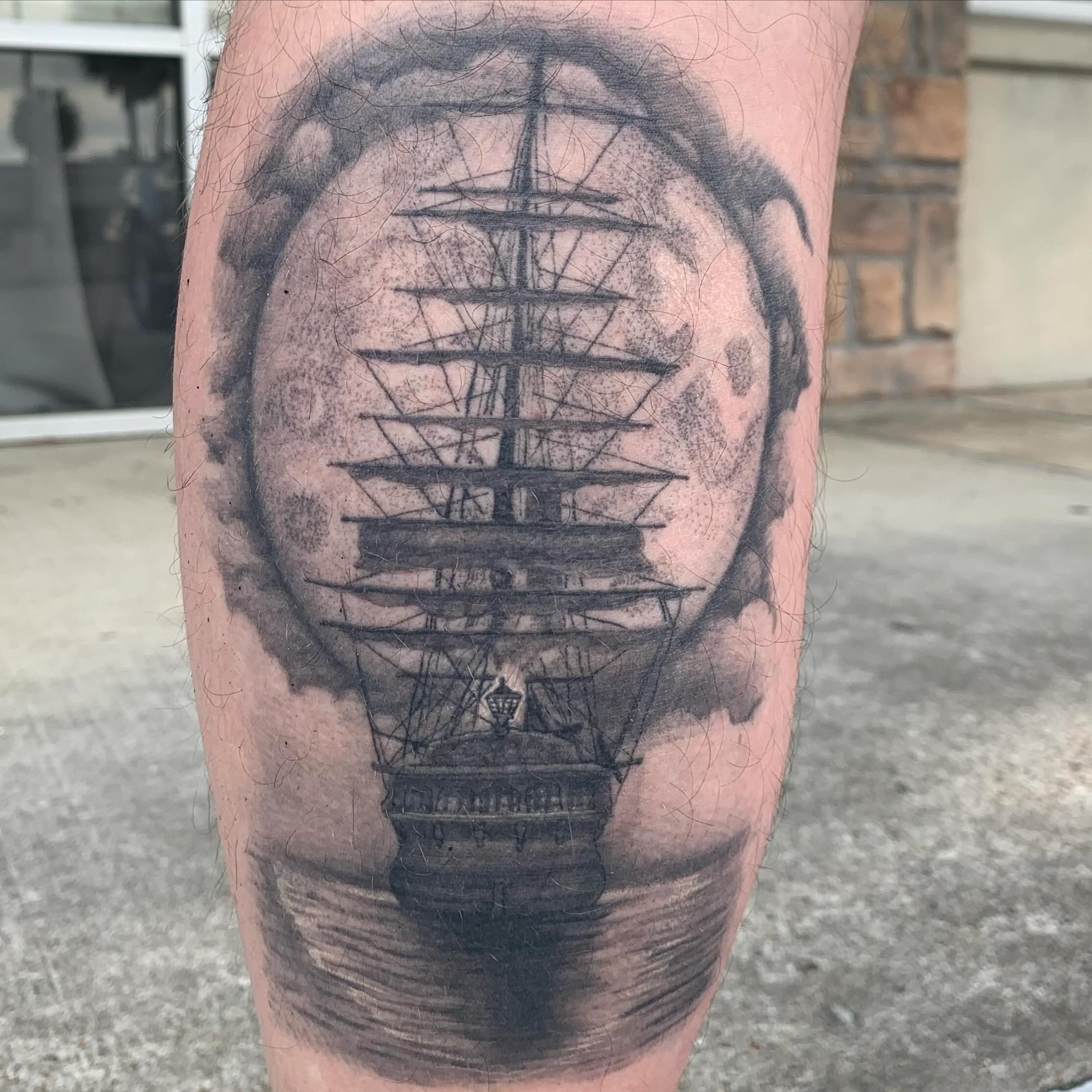 Ship realism tattoo on the forearm by Oscar Cuéllar (Kue-Yar)