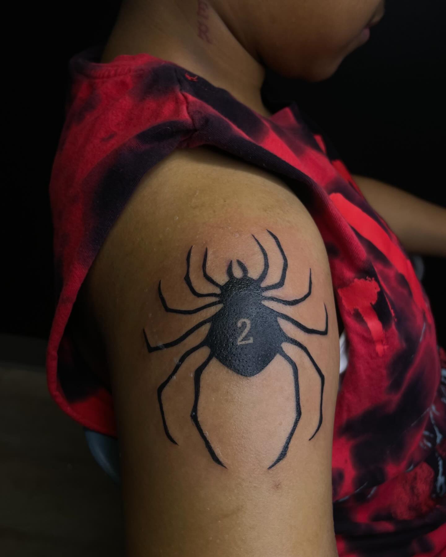 Spider black and grey tattoo on the shoulder by Dinero Inks